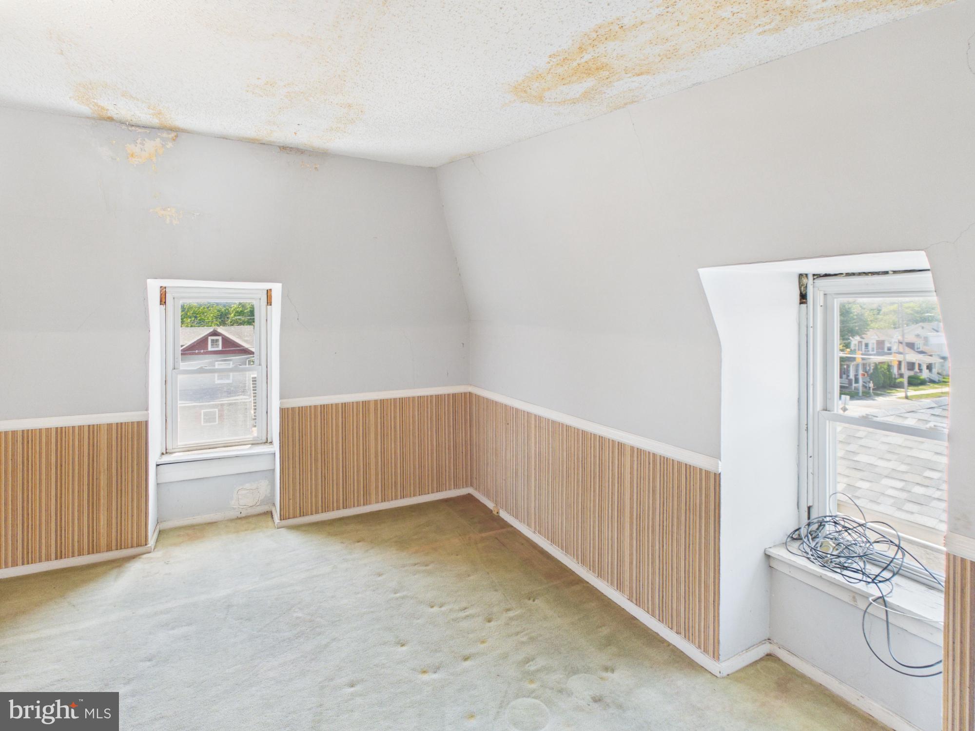 WEST LAWN - Commercial Sale