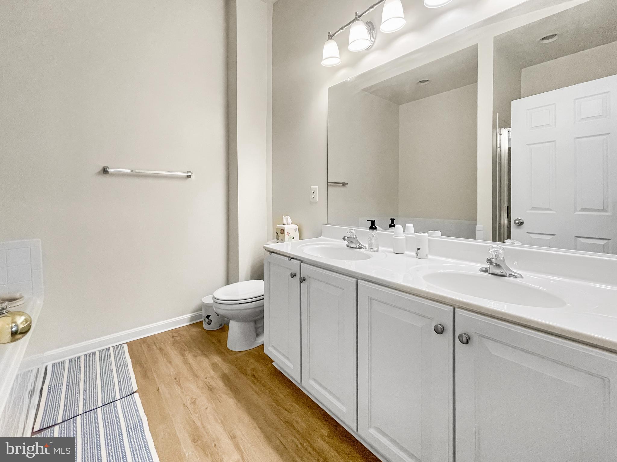 ALBEMARLE SQUARE - Residential Lease