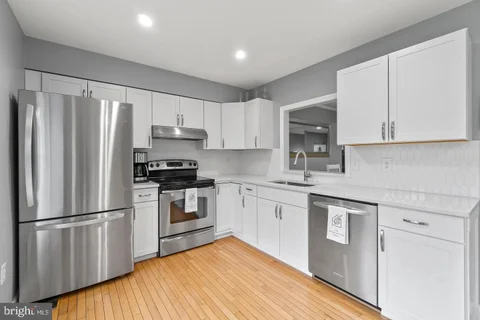 9979 Whitewater Drive, Burke, VA MLS: VAFX2339662