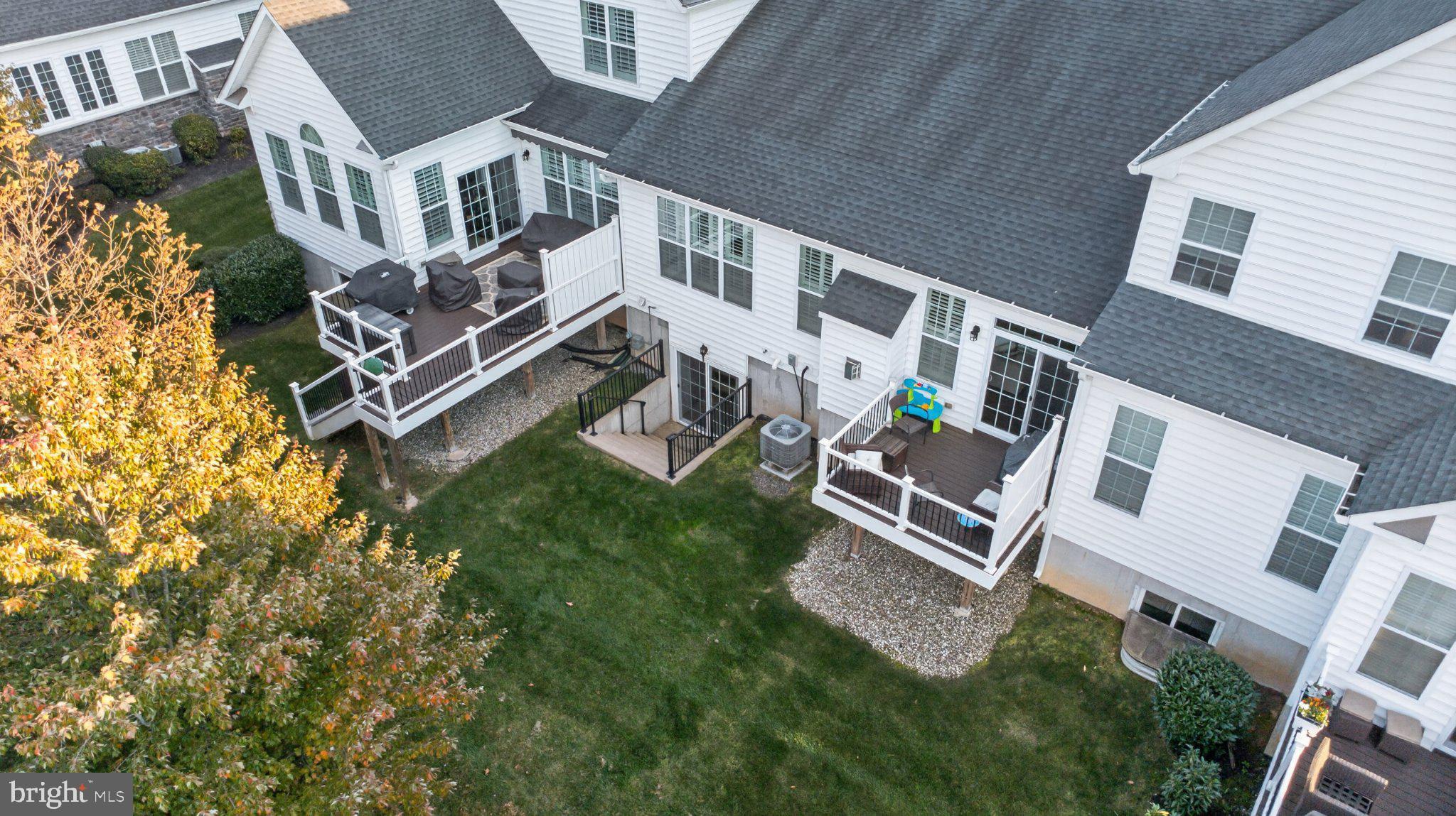 10 HILLYER LANE