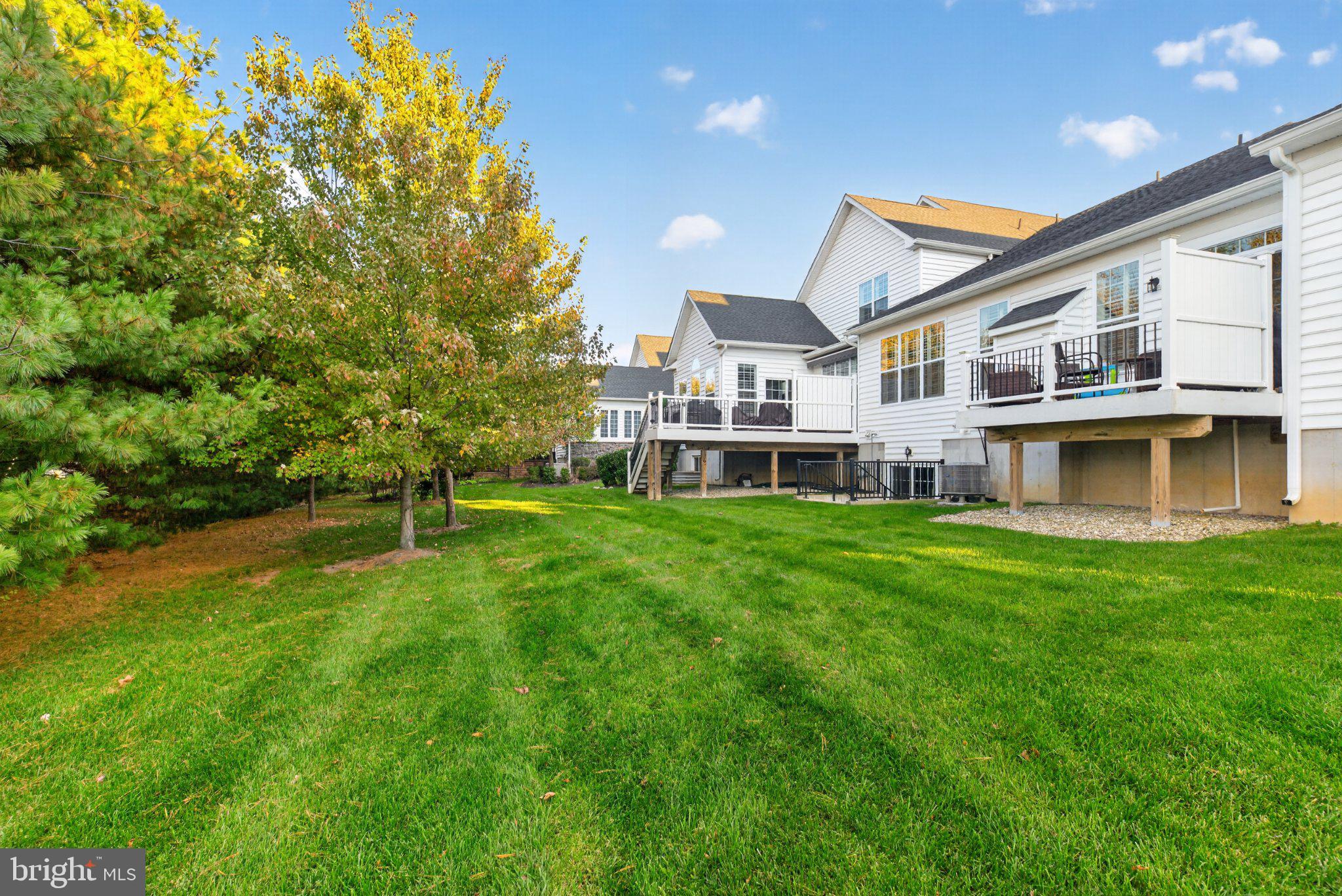 10 HILLYER LANE