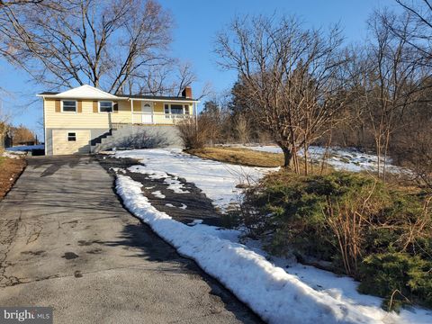 Photo of 49 Oldt Drive, FRONT ROYAL, VA 22630 (MLS # VAWR2013452)