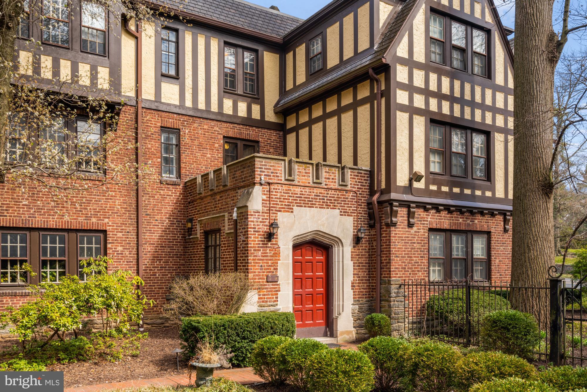 YORKLYNNE MANOR - Residential