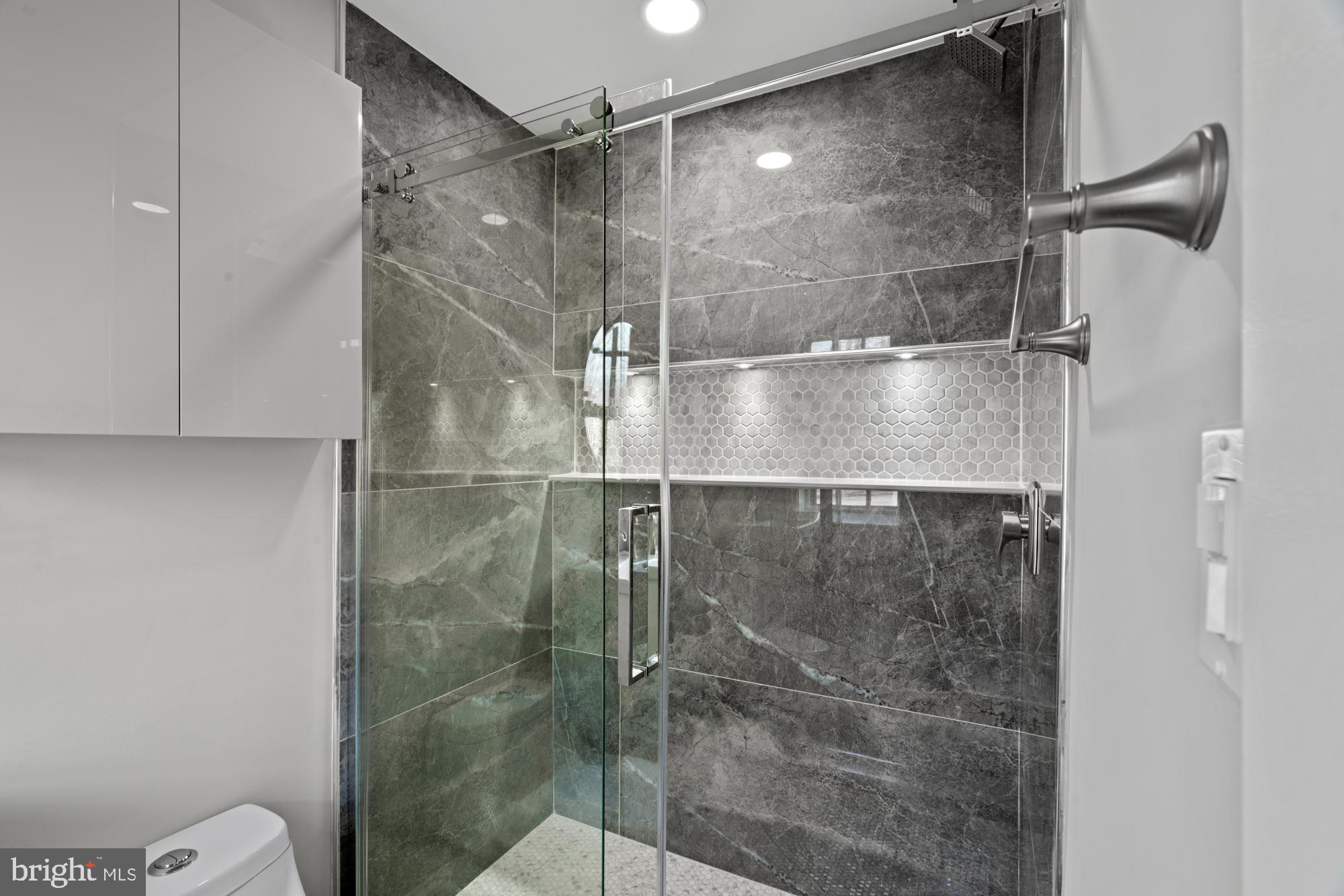 YORKLYNNE MANOR - Residential