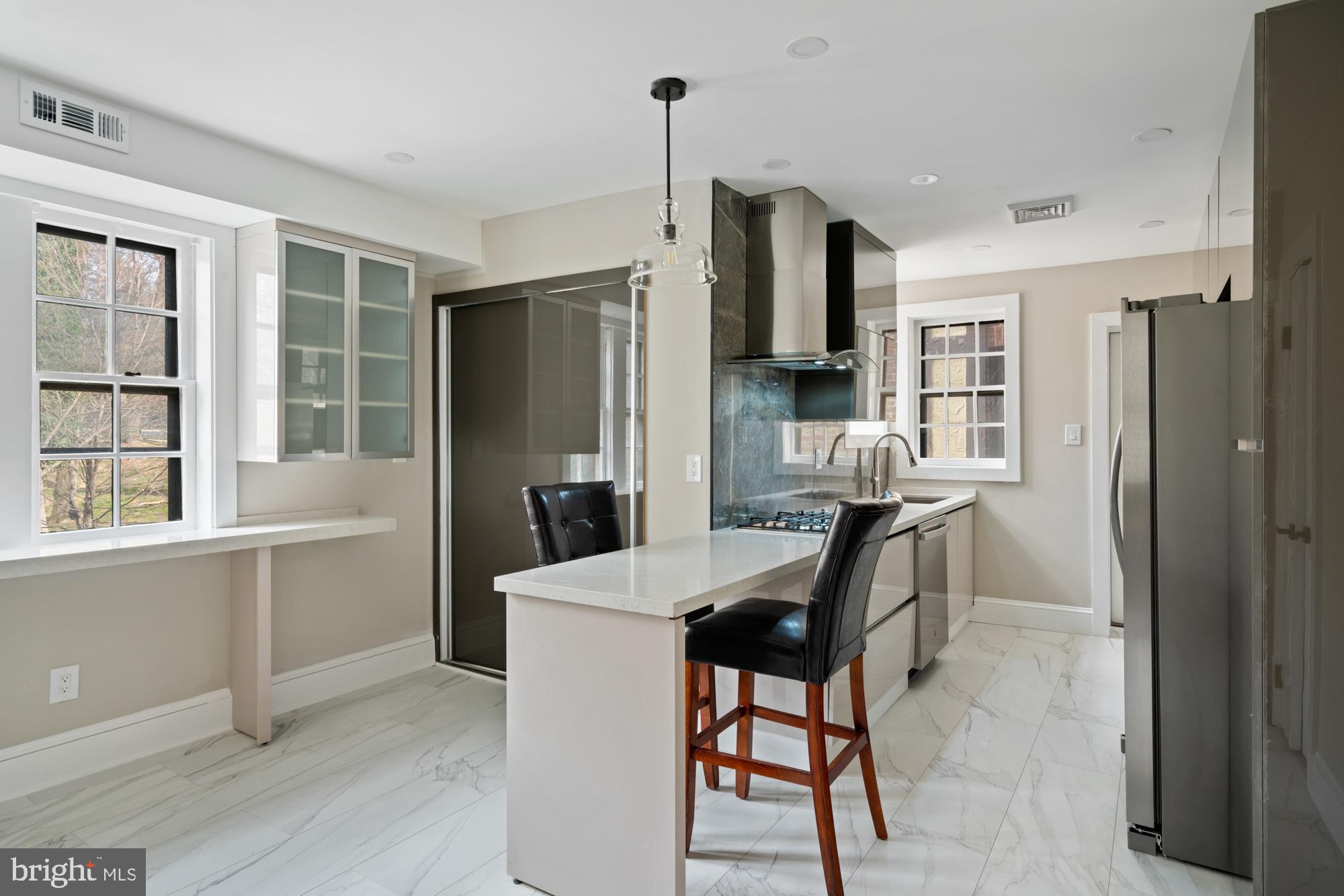 YORKLYNNE MANOR - Residential