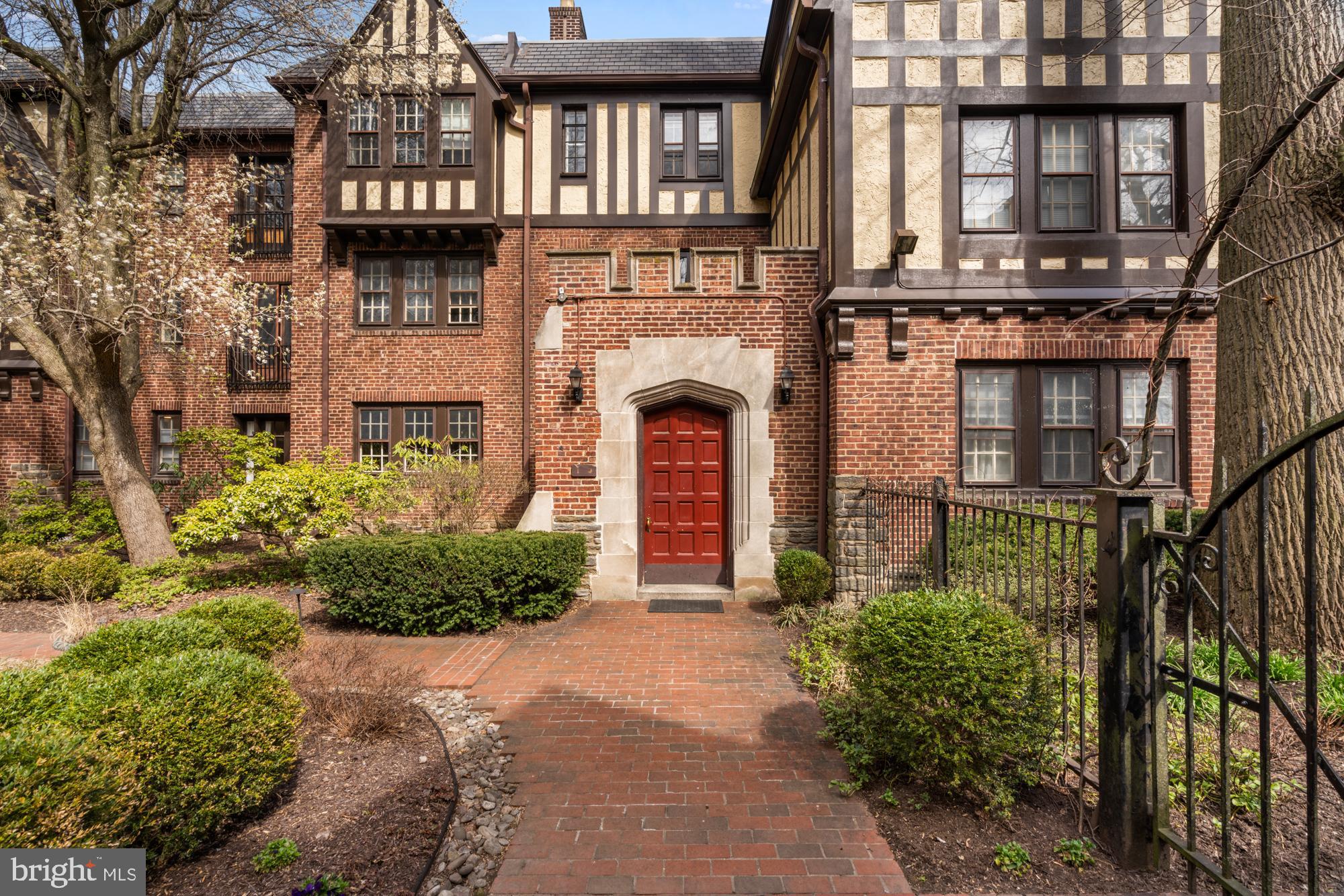 YORKLYNNE MANOR - Residential