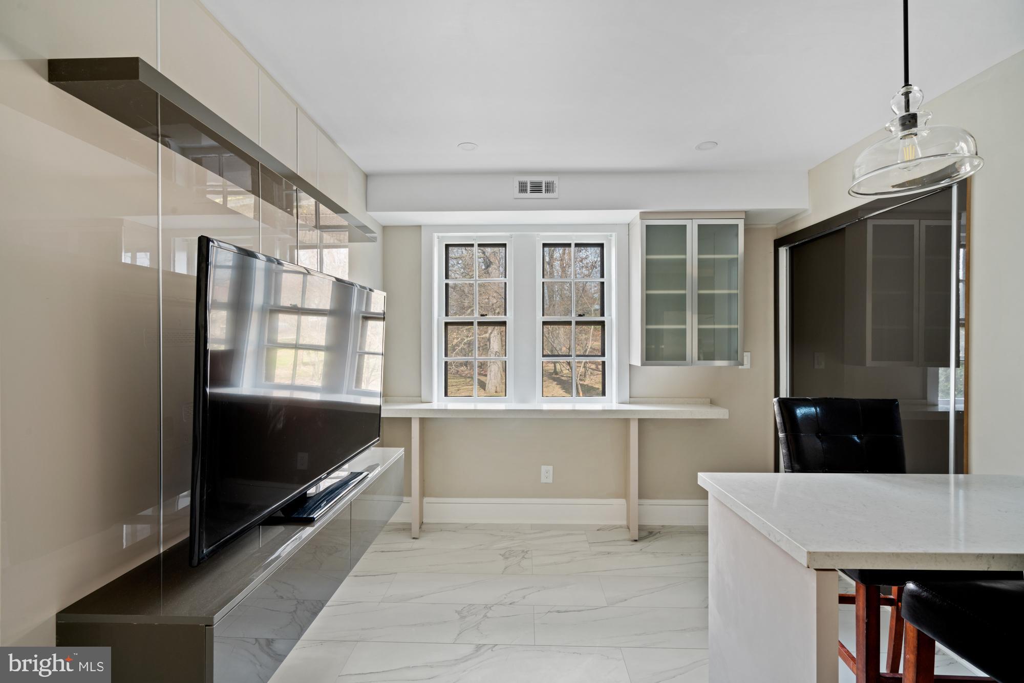 YORKLYNNE MANOR - Residential