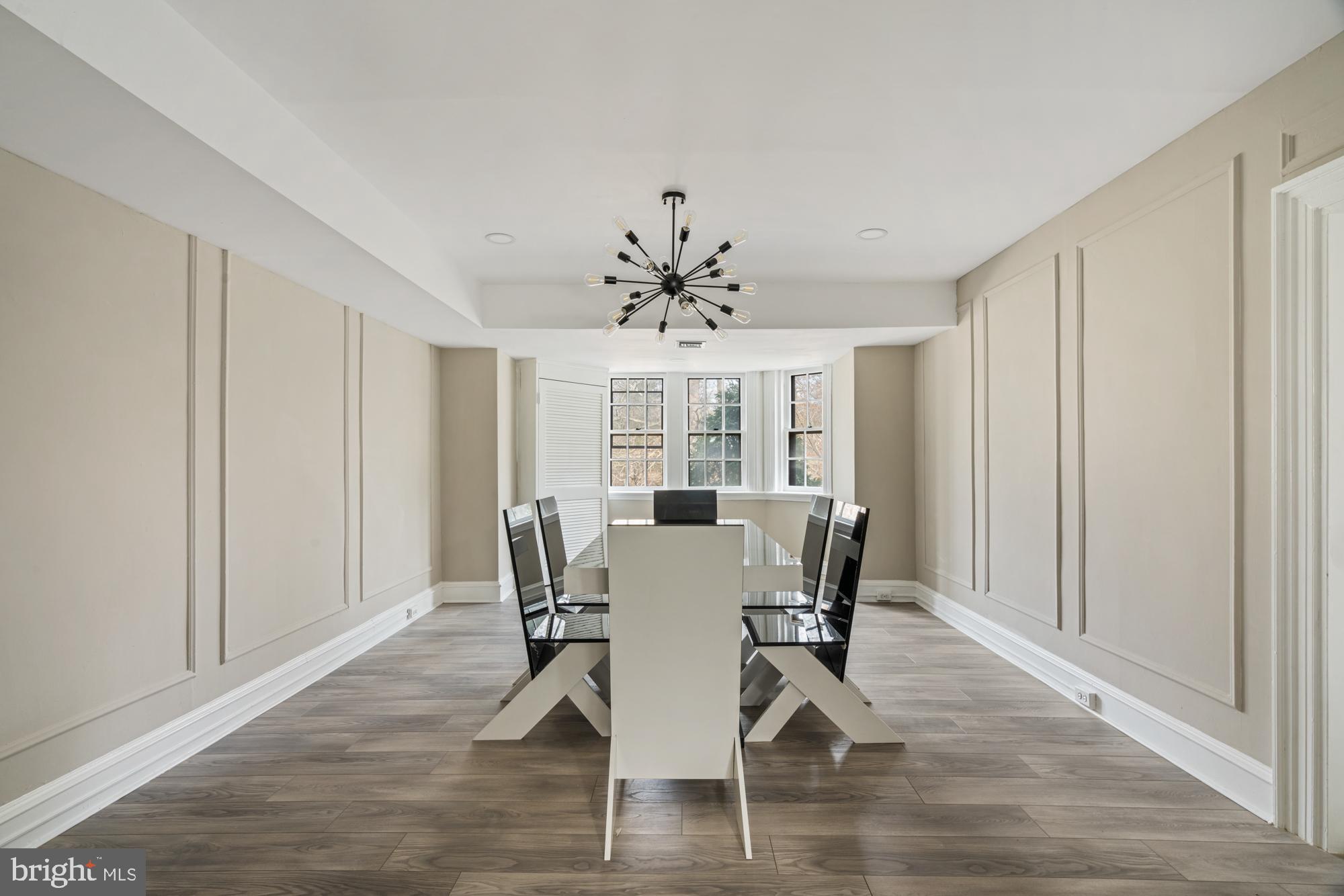 YORKLYNNE MANOR - Residential