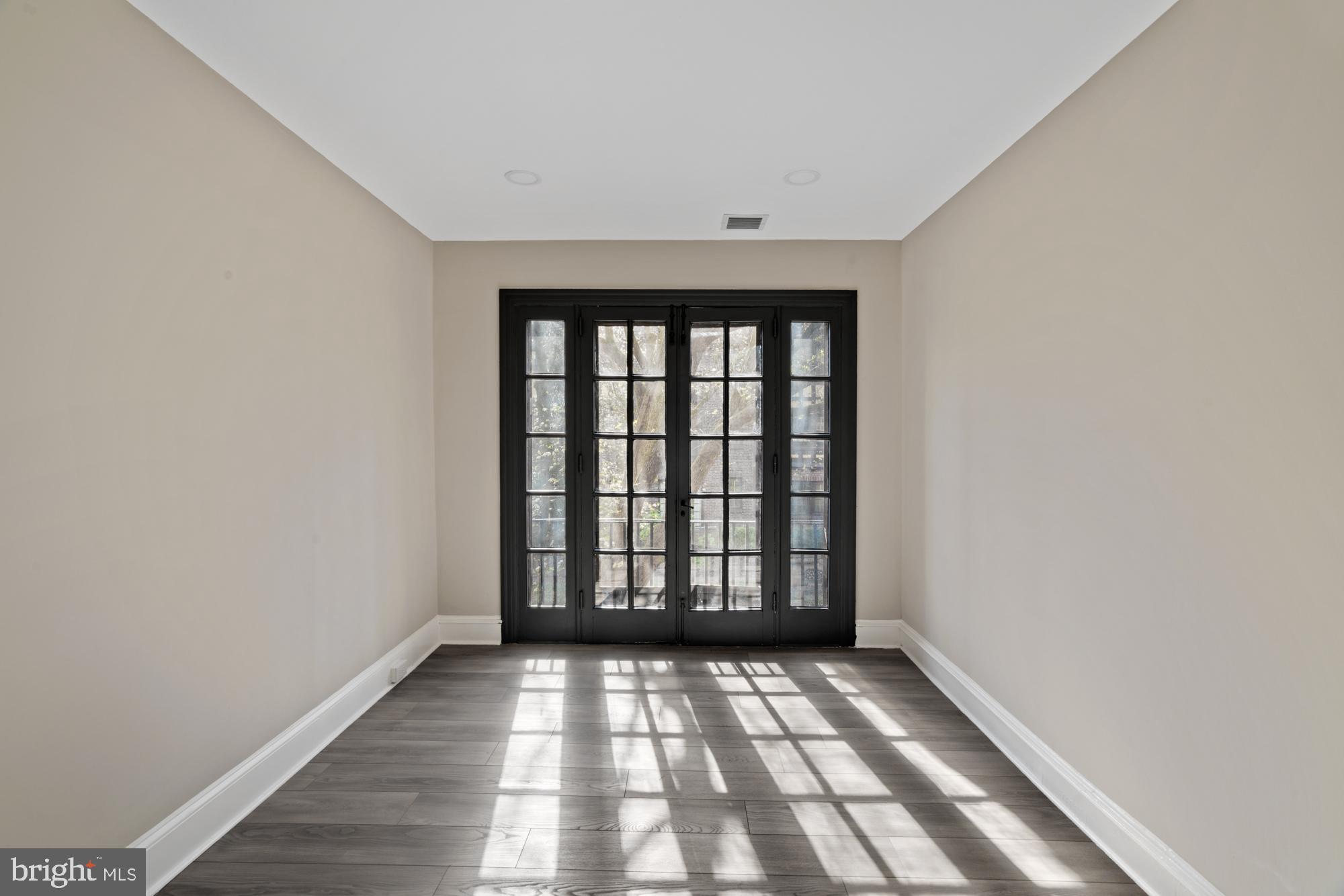 YORKLYNNE MANOR - Residential