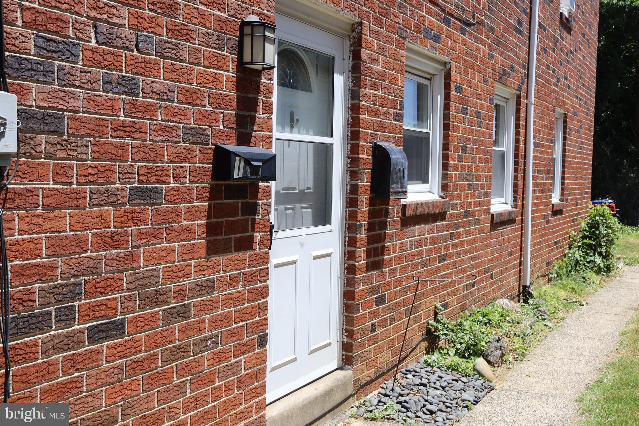 208 N SYLVANIA AVENUE