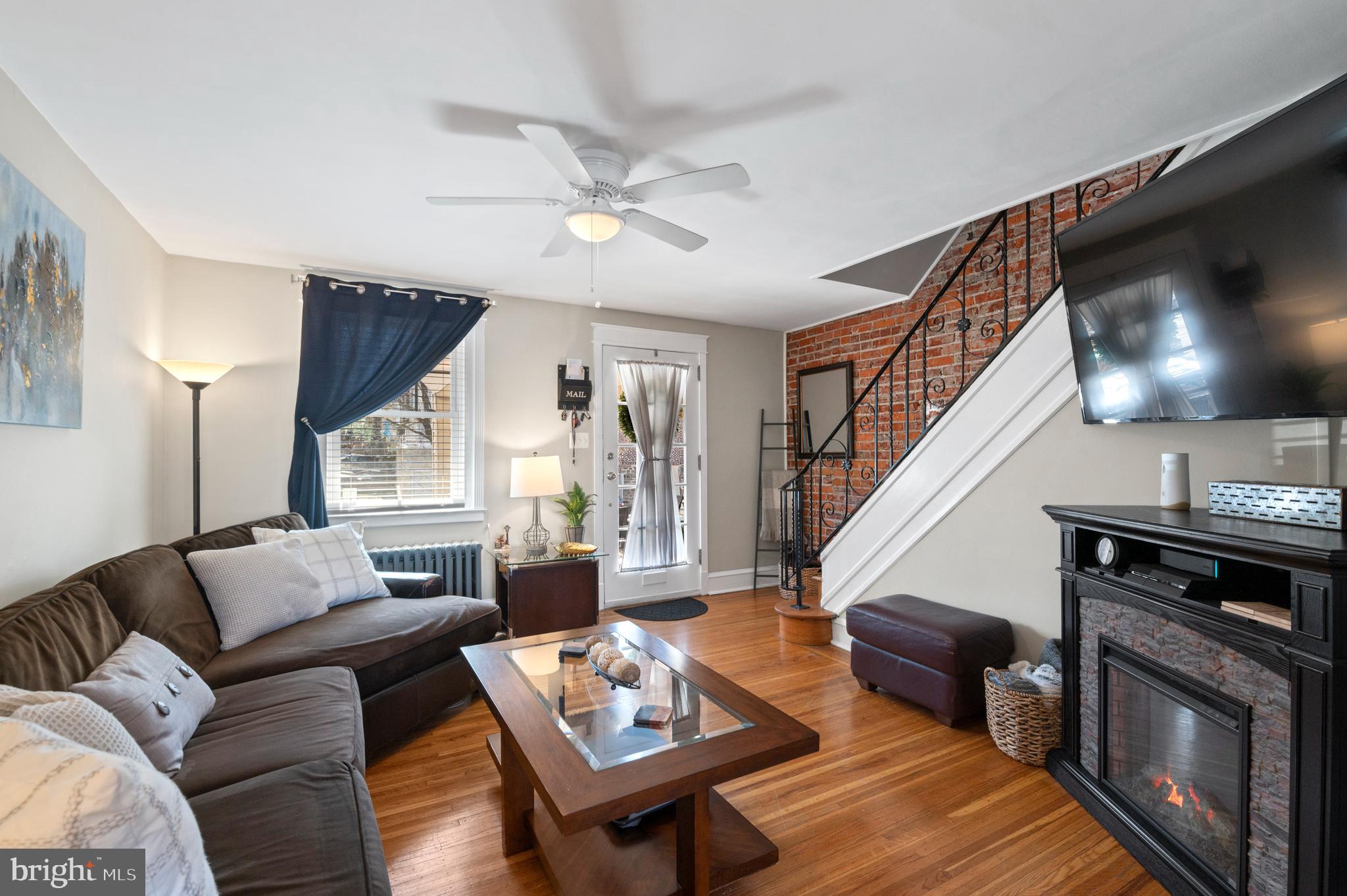 EAST FALLS - Residential Lease