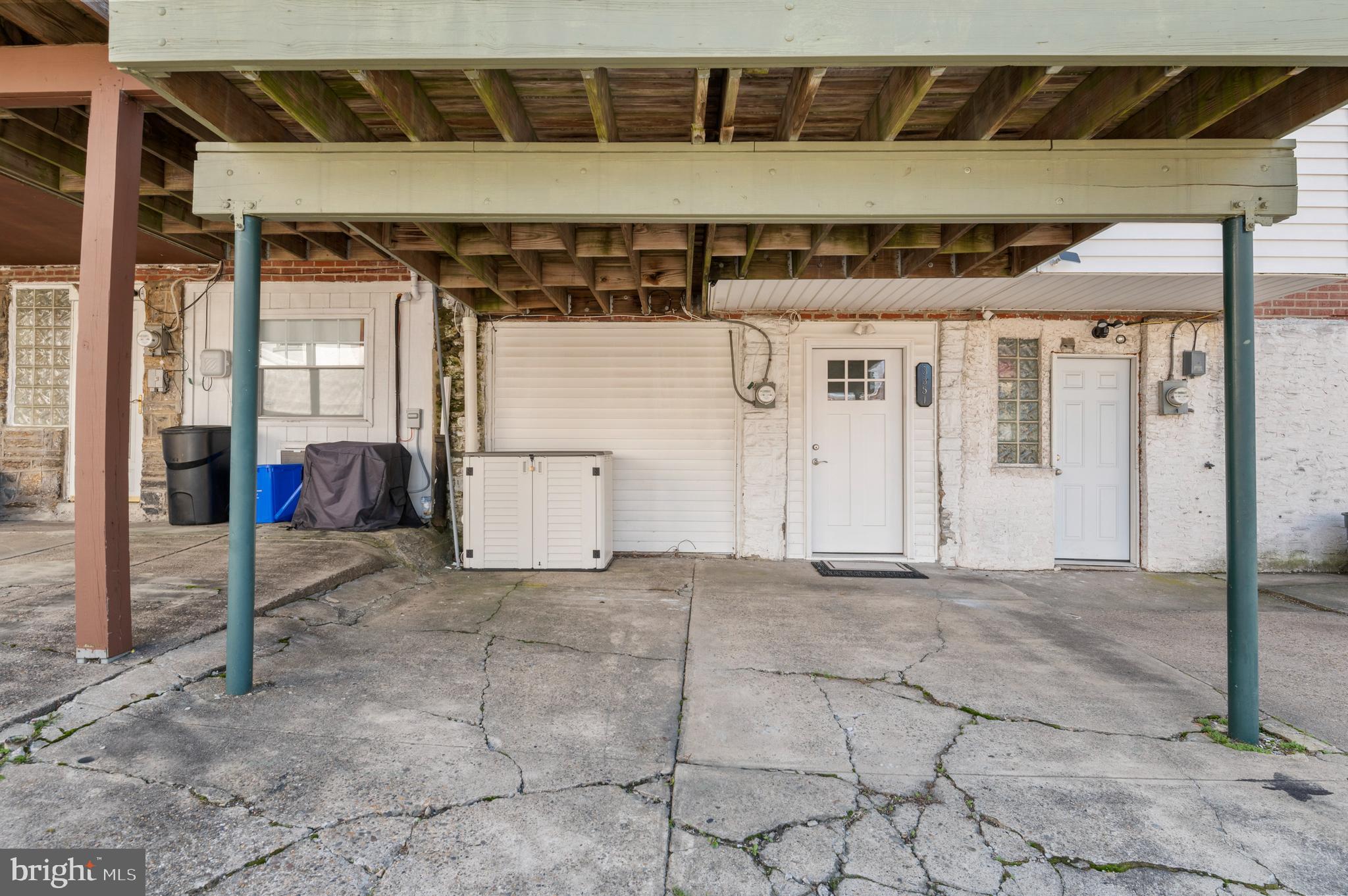 EAST FALLS - Residential Lease