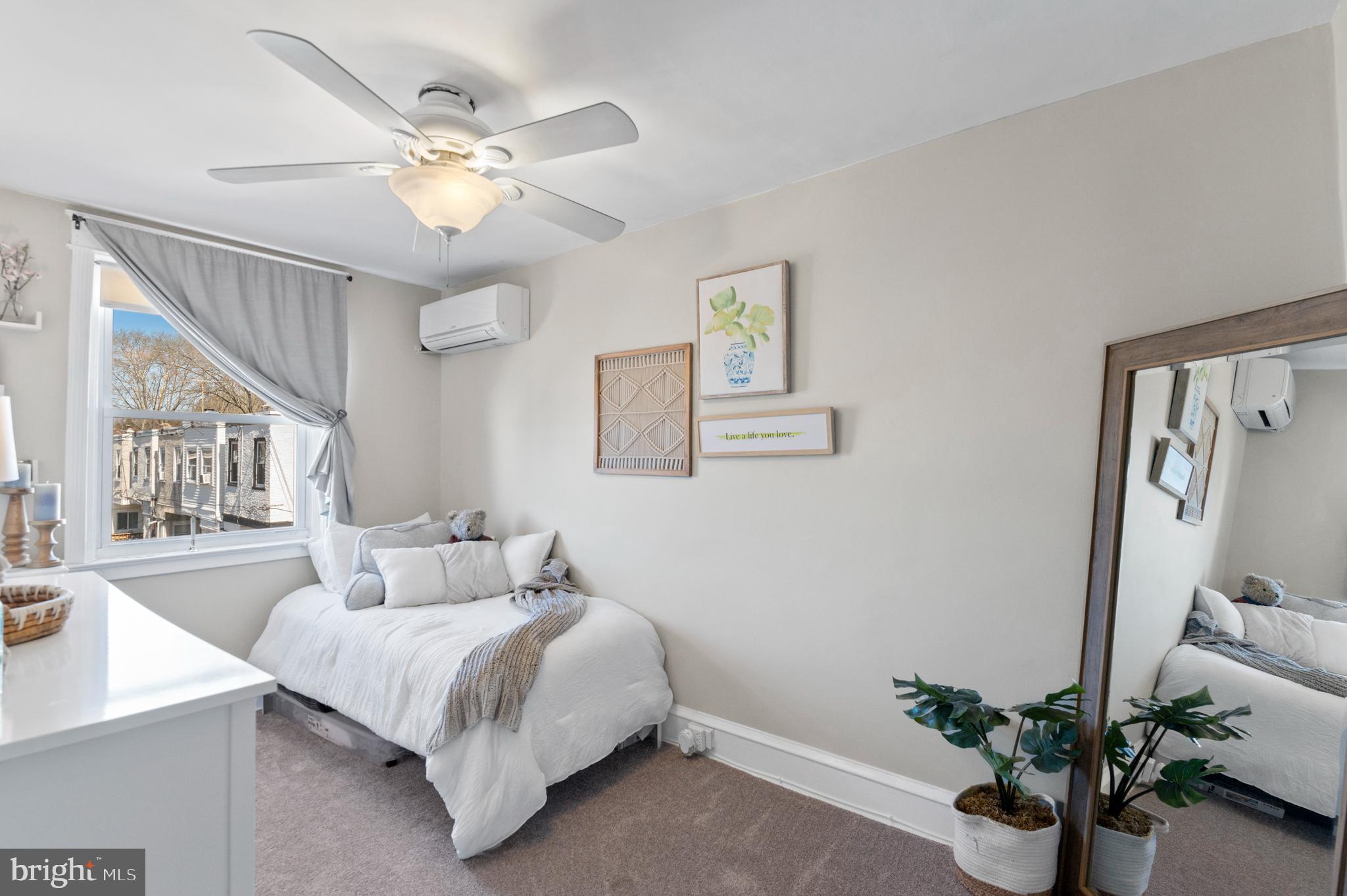 EAST FALLS - Residential Lease