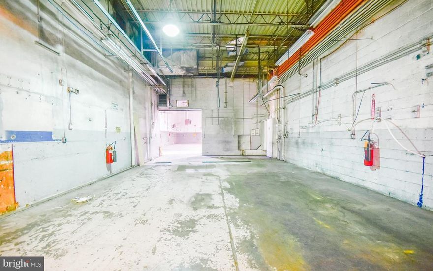 Downtown 7500 square foot warehouse. Includes warehouse & loading doc. Concrete floors, no water
service, private parking lot on side of building.  Includes loading dock. 3 year lease with 5% inflationary increases in year 2 and 3 preferred. Tenant is responsible for sidewalk maintenance in front of the building, including keeping it free of debris and snow removal.