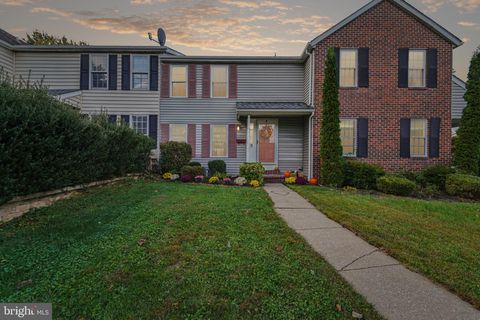 Photo of 3 Warren Comn, COCKEYSVILLE, MD 21030 (MLS # MDBC2142384) Photo of 3 Warren Comn, COCKEYSVILLE, MD 21030 (MLS # MDBC2142384)
