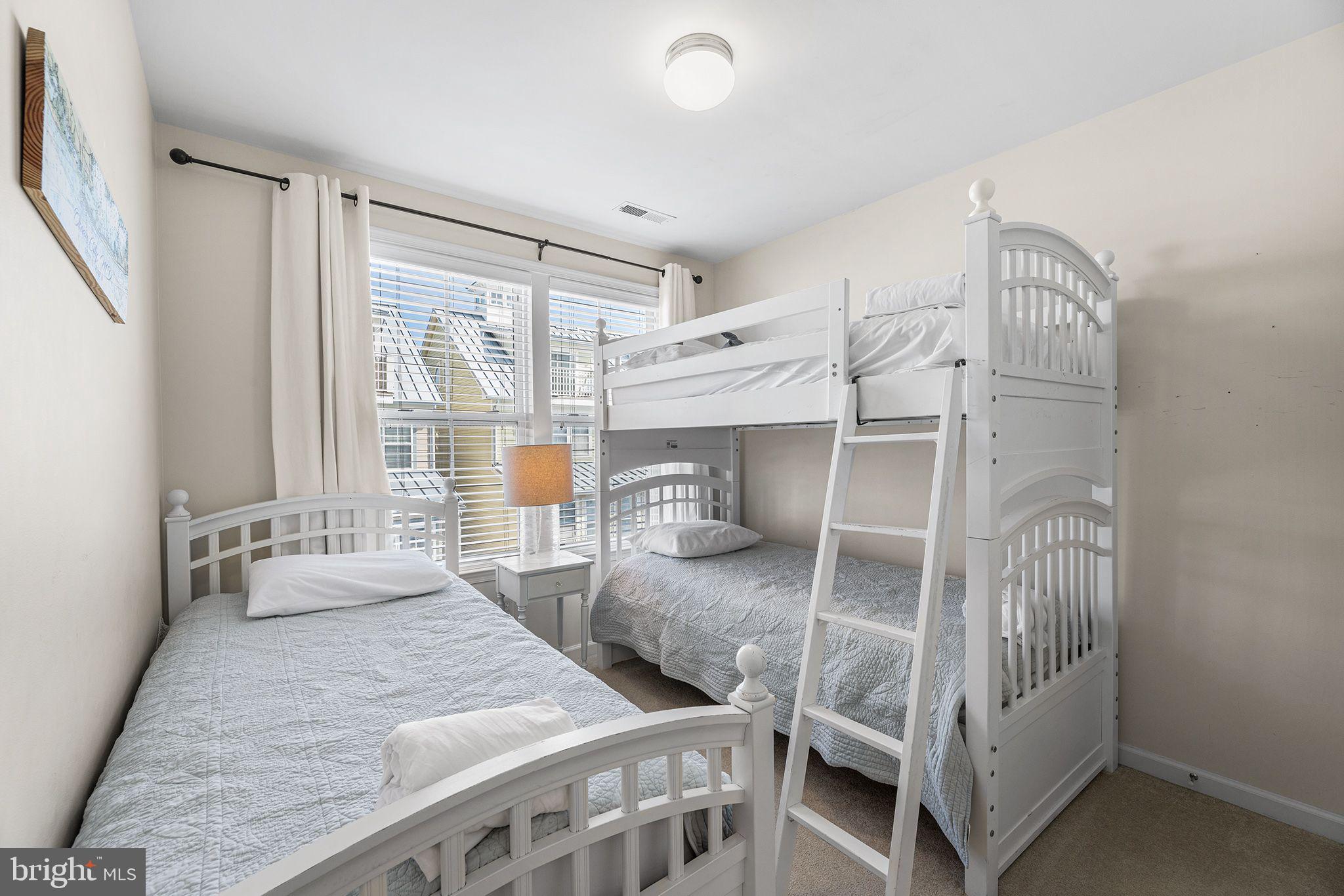 SUNSET ISLAND - Residential