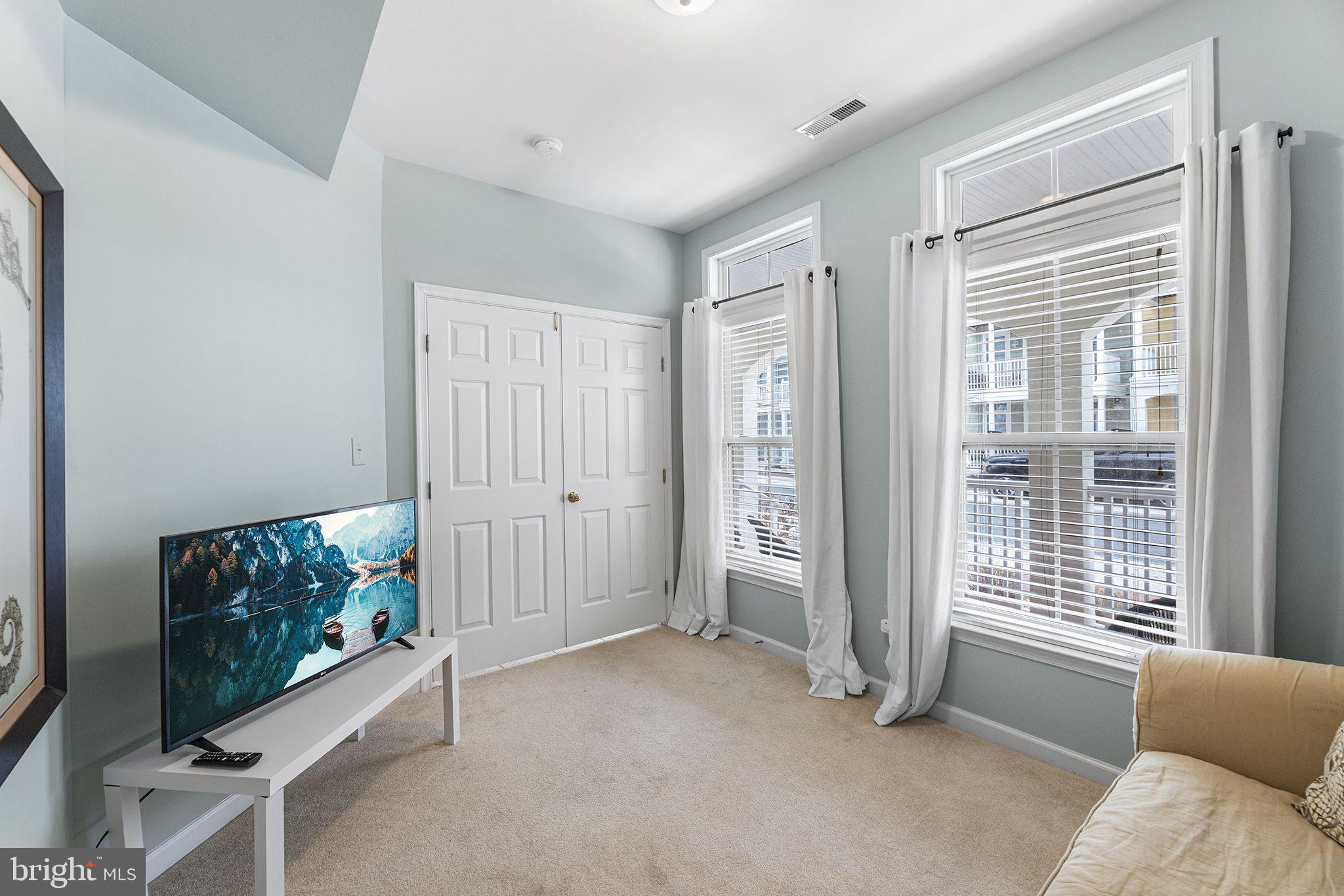 SUNSET ISLAND - Residential