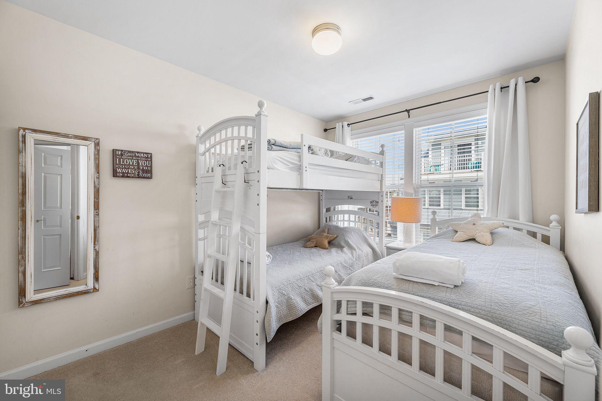 SUNSET ISLAND - Residential