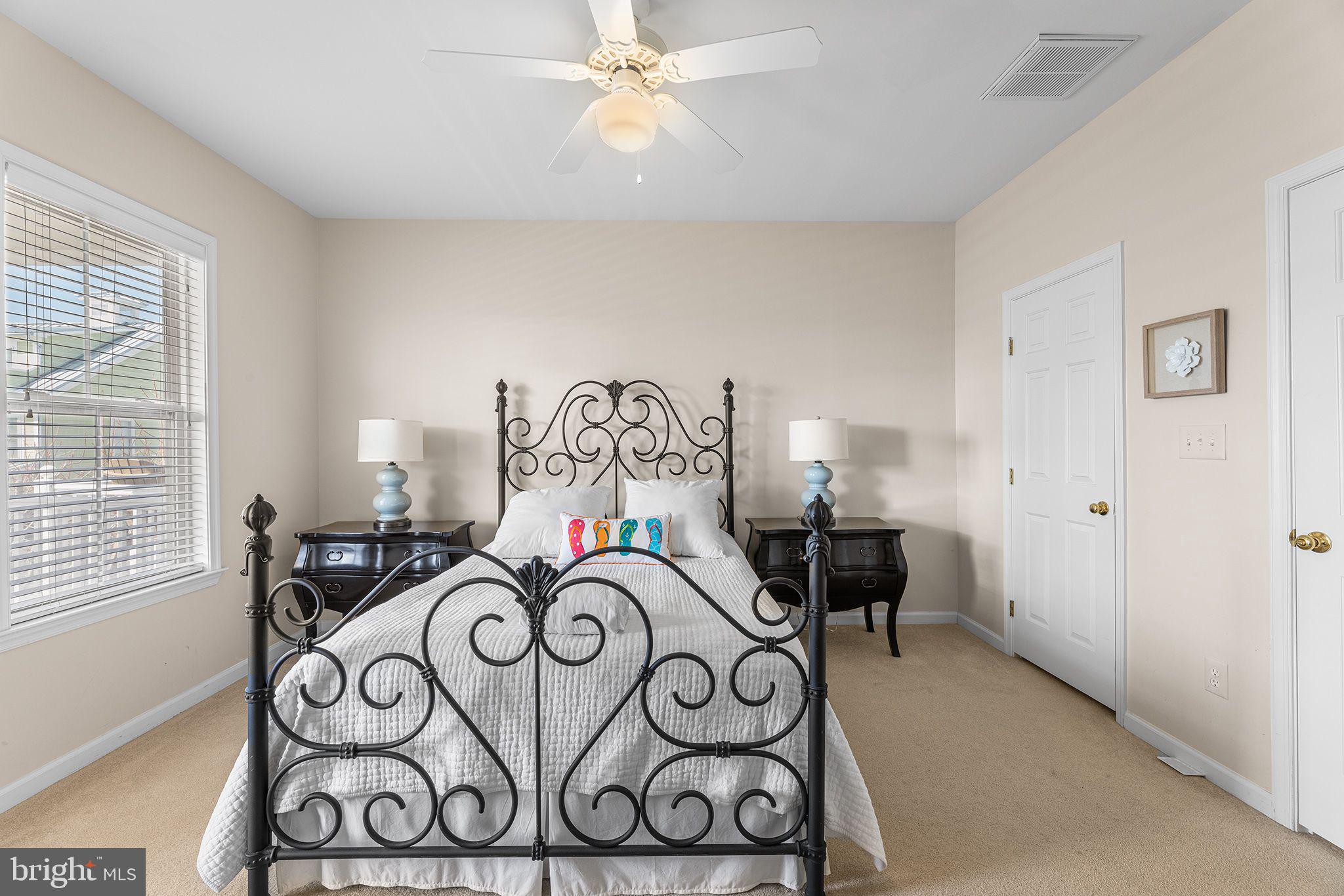 SUNSET ISLAND - Residential