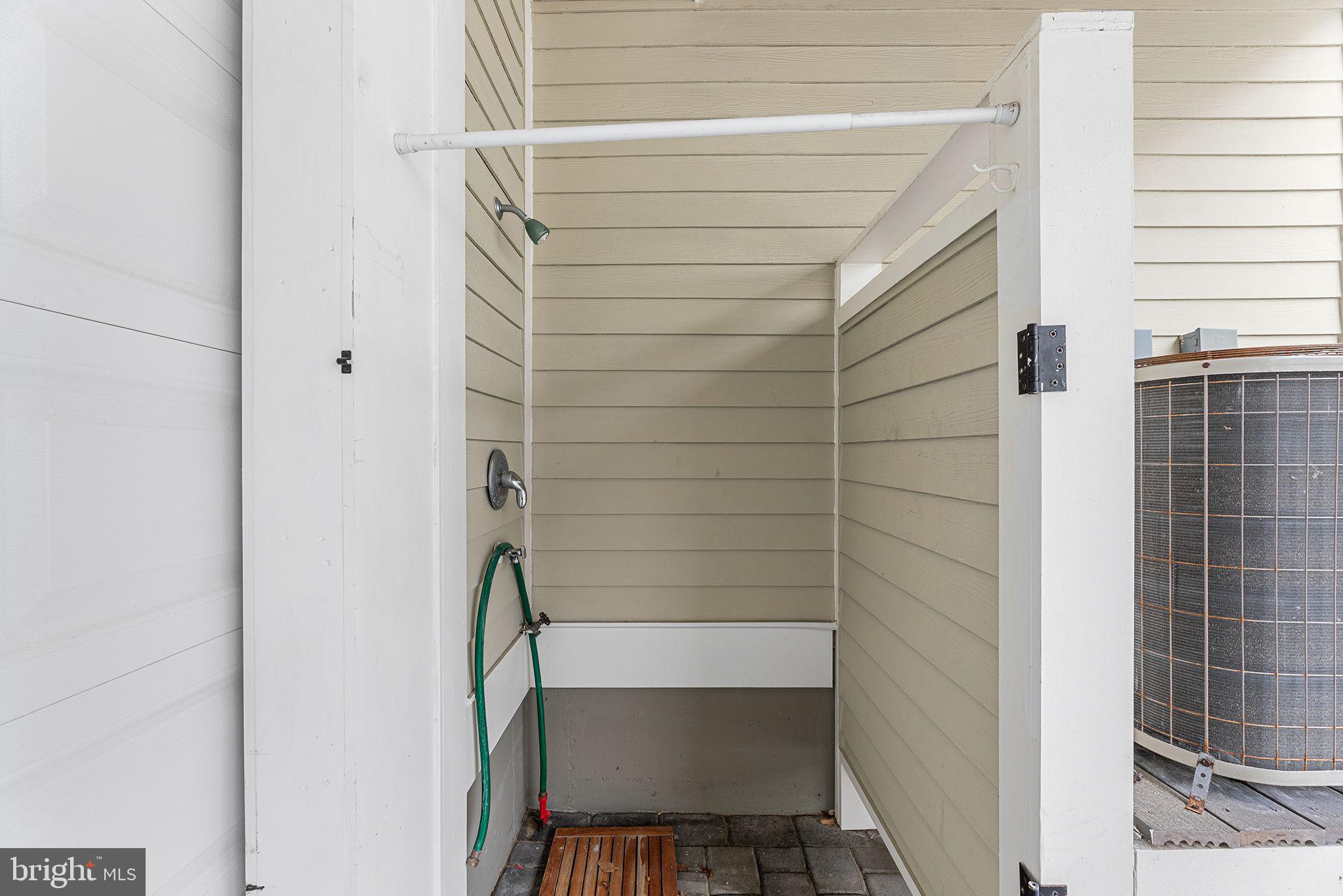 SUNSET ISLAND - Residential