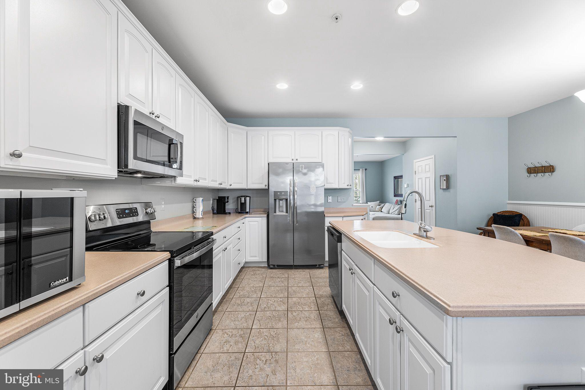 SUNSET ISLAND - Residential