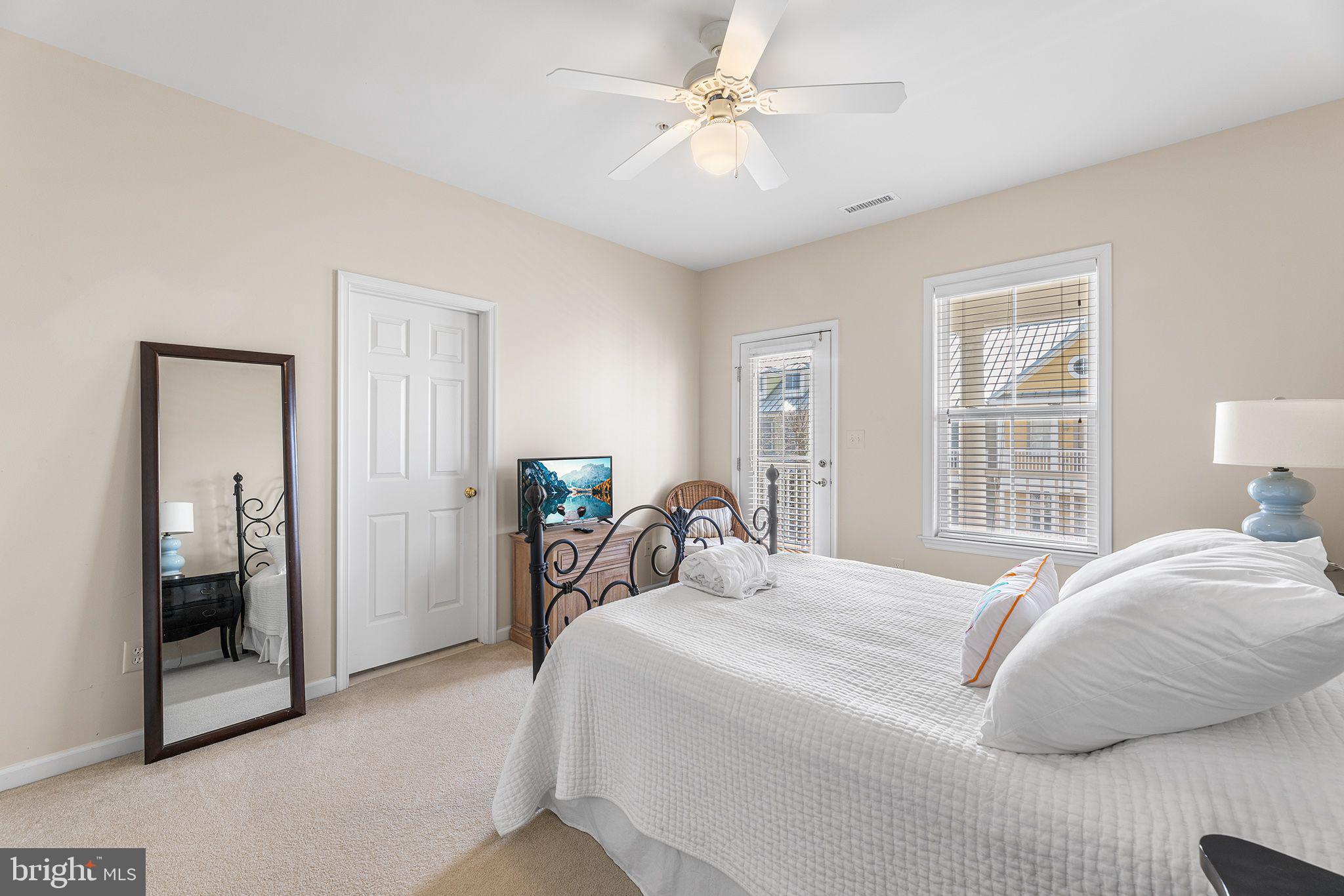 SUNSET ISLAND - Residential