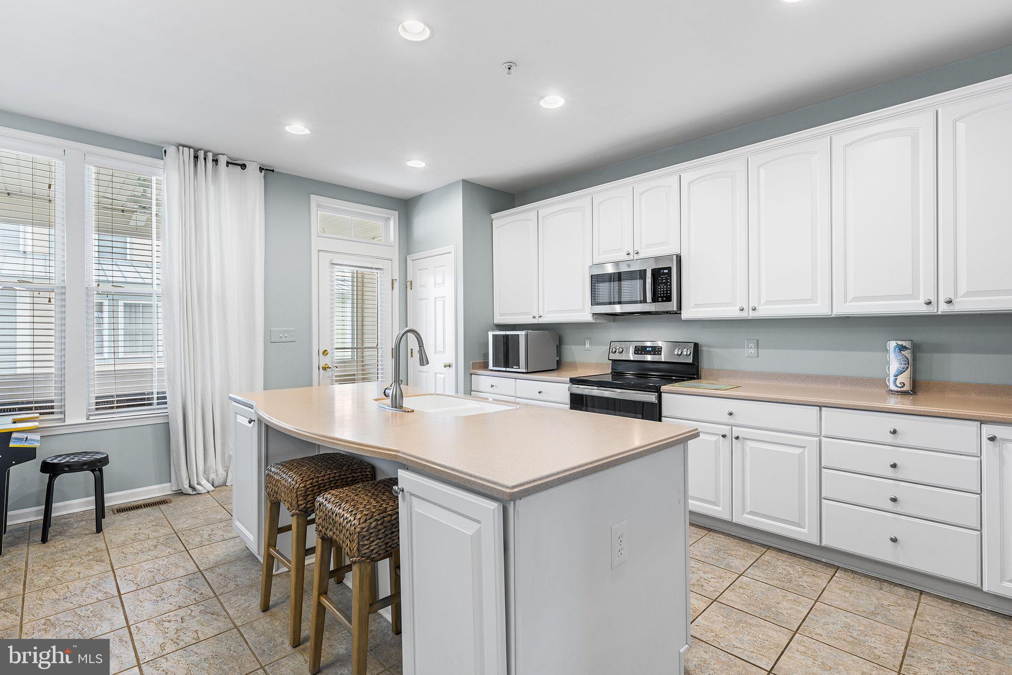 SUNSET ISLAND - Residential