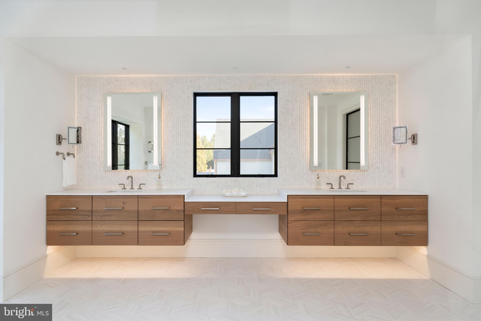 SALONA VILLAGE - Residential