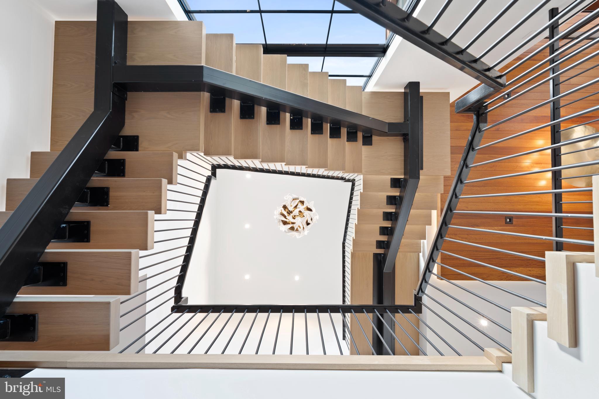 SALONA VILLAGE - Residential