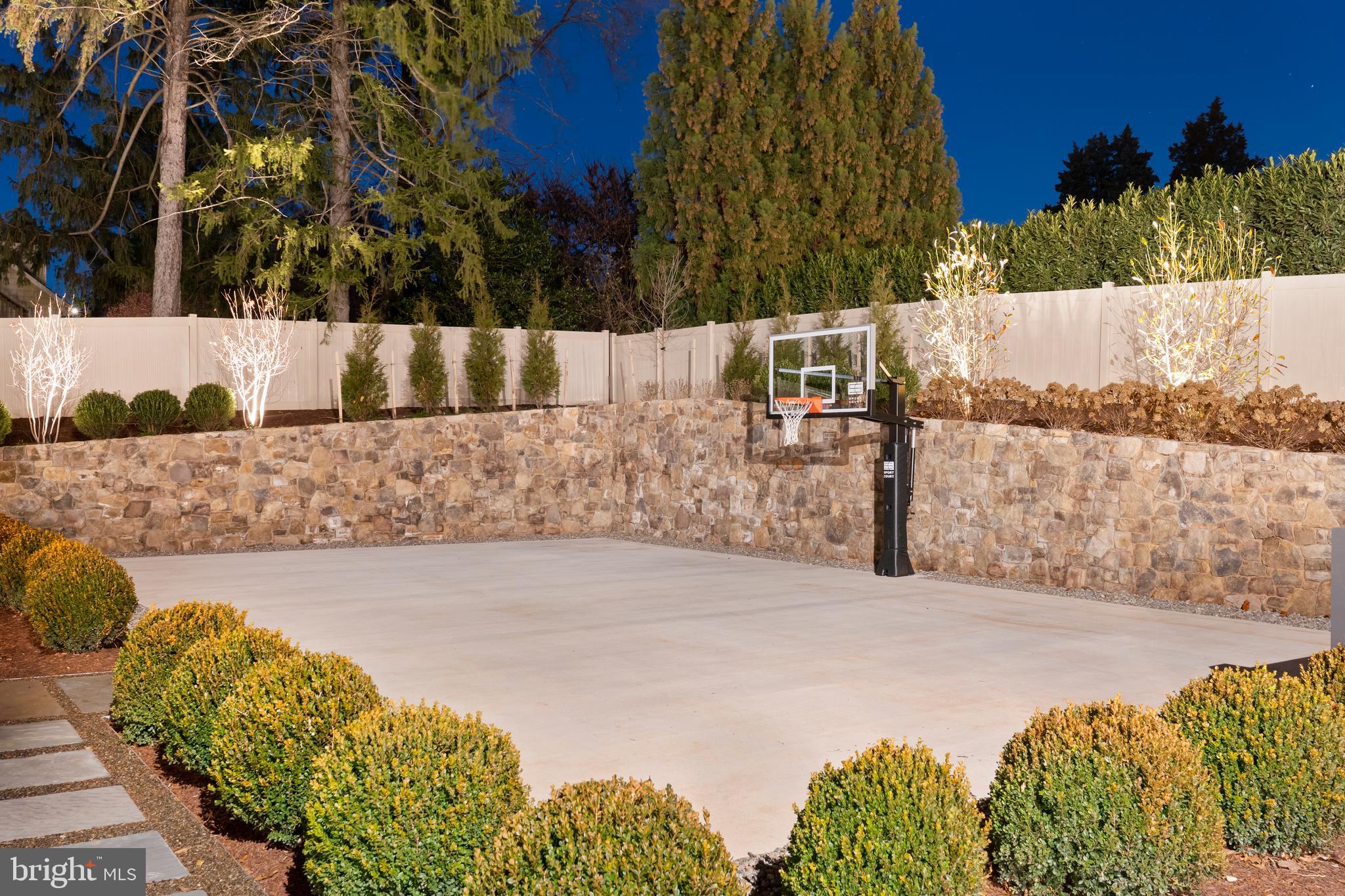 SALONA VILLAGE - Residential