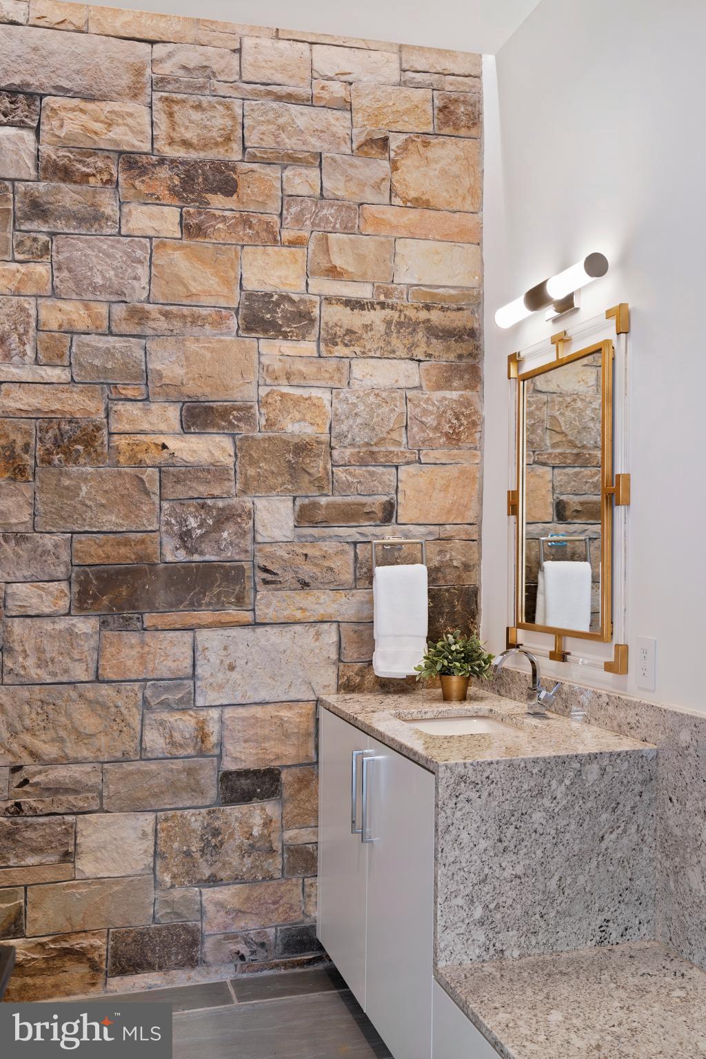 SALONA VILLAGE - Residential