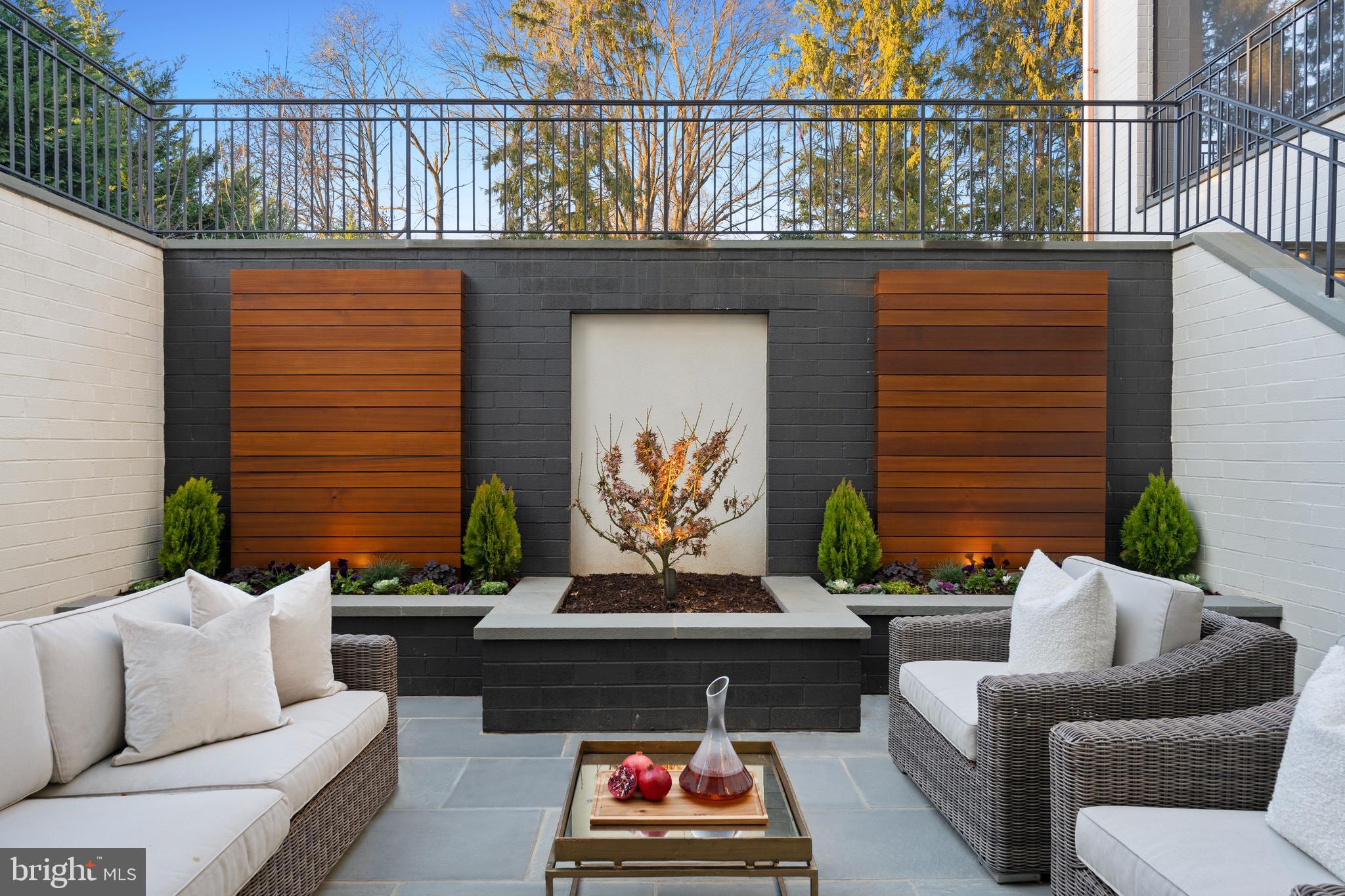 SALONA VILLAGE - Residential