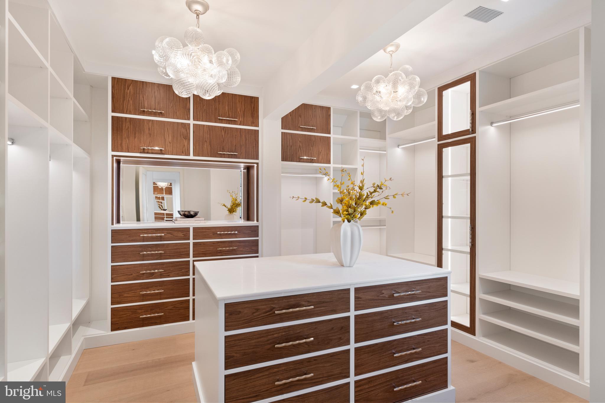 SALONA VILLAGE - Residential