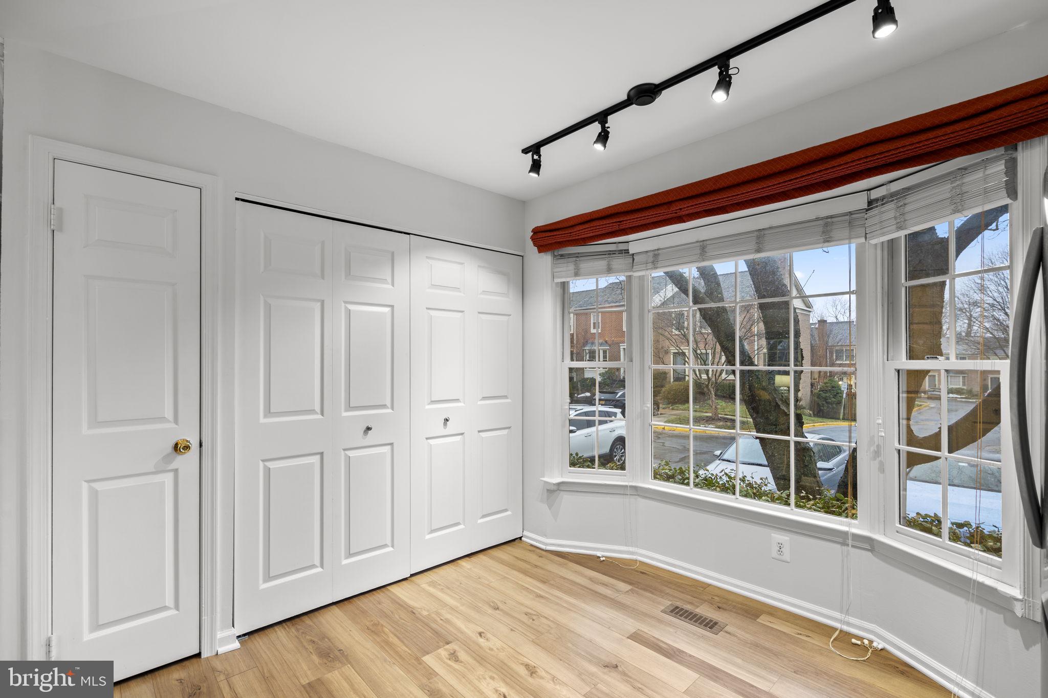 IDYLWOOD STATION - Residential