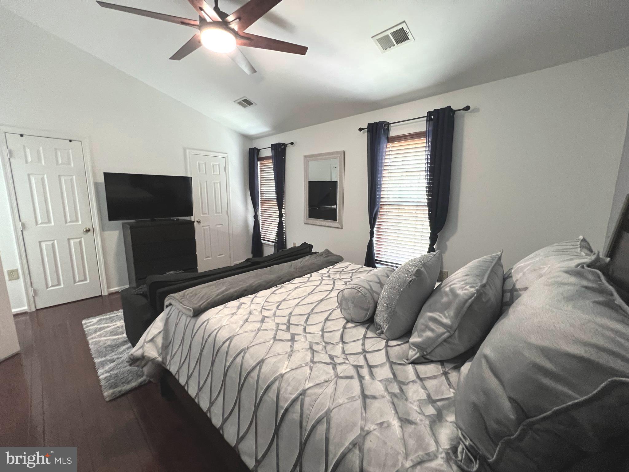 THE KNOLLS - Residential