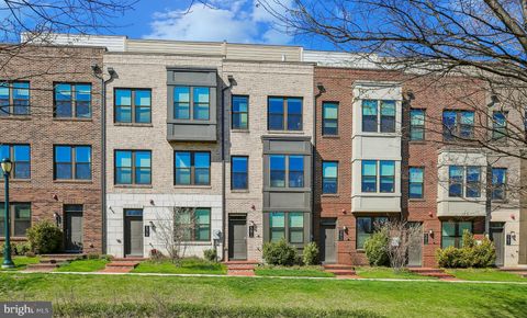 Photo of 581 Shorthorn Way, ROCKVILLE, MD 20850 (MLS # MDMC2226322)