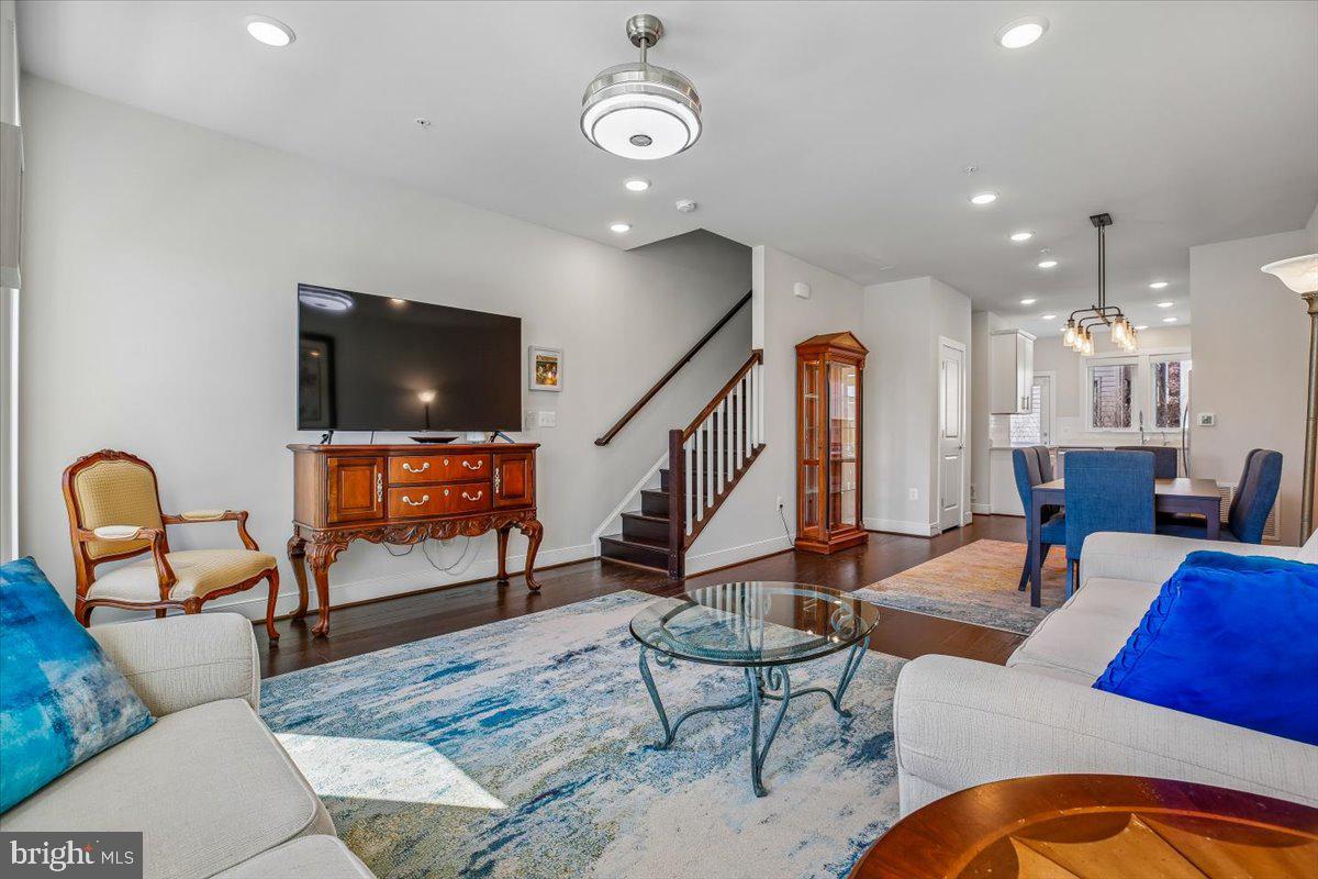 KING FARM IRVINGTON - Residential