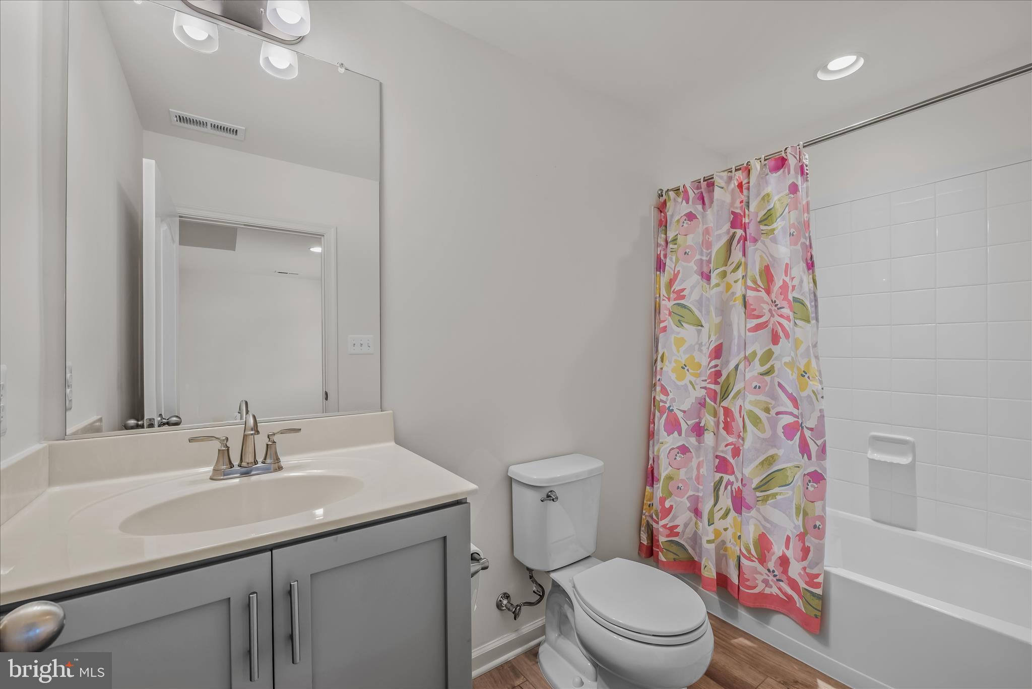 OVERLOOK AT RIVERSIDE TOWNHOMES - Residential