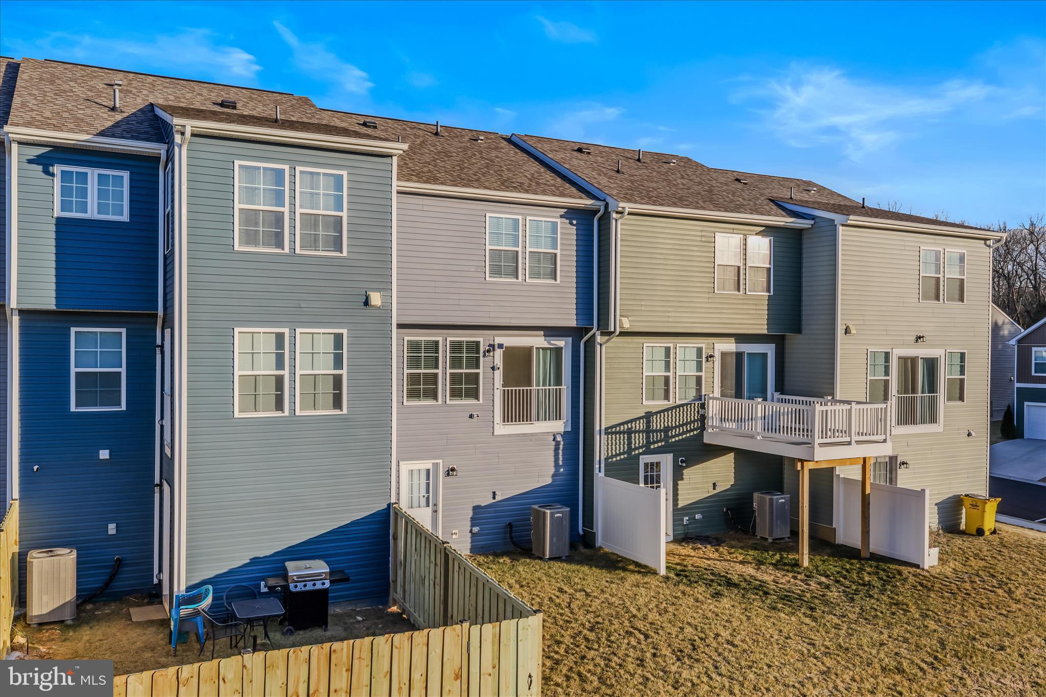 OVERLOOK AT RIVERSIDE TOWNHOMES - Residential