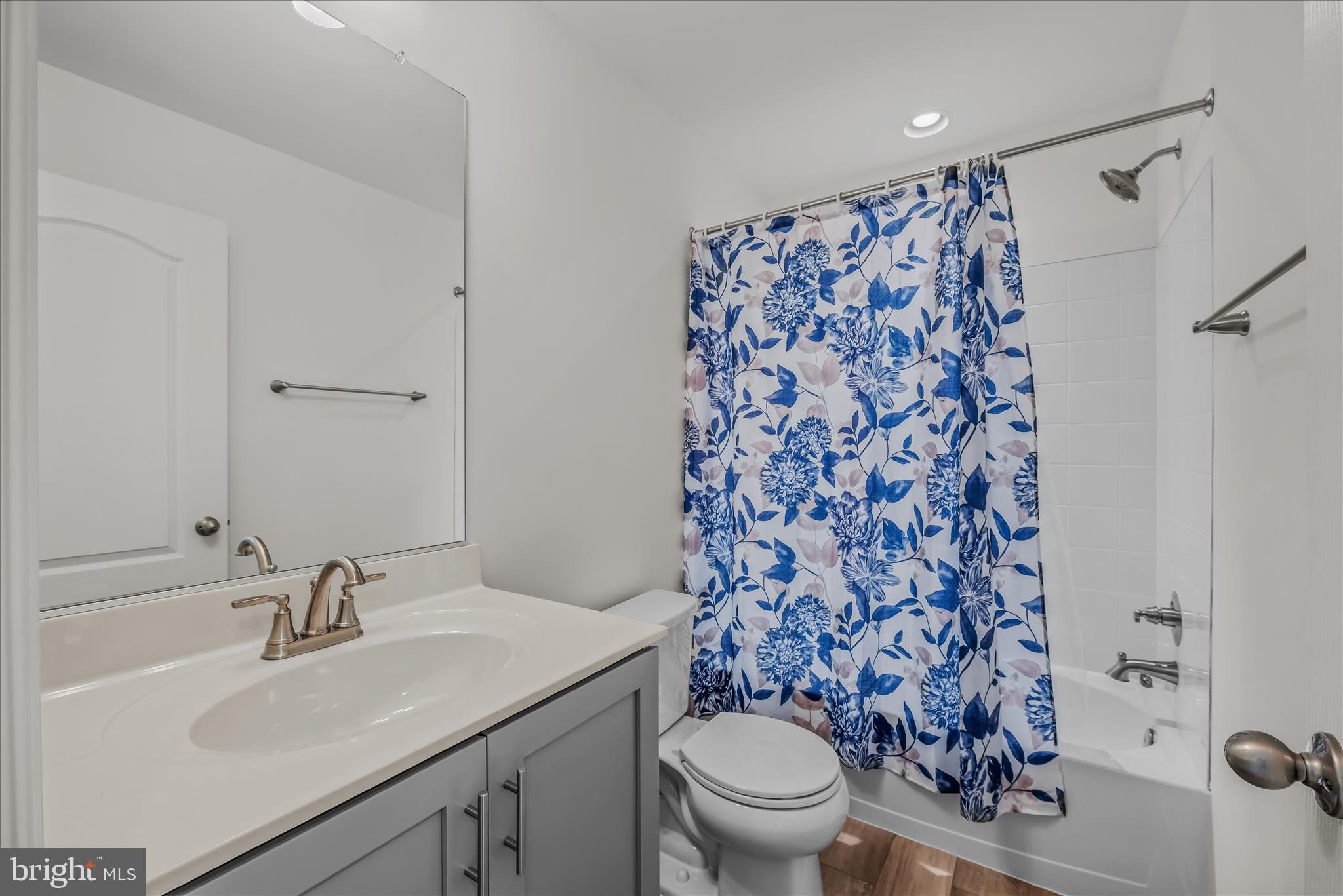 OVERLOOK AT RIVERSIDE TOWNHOMES - Residential