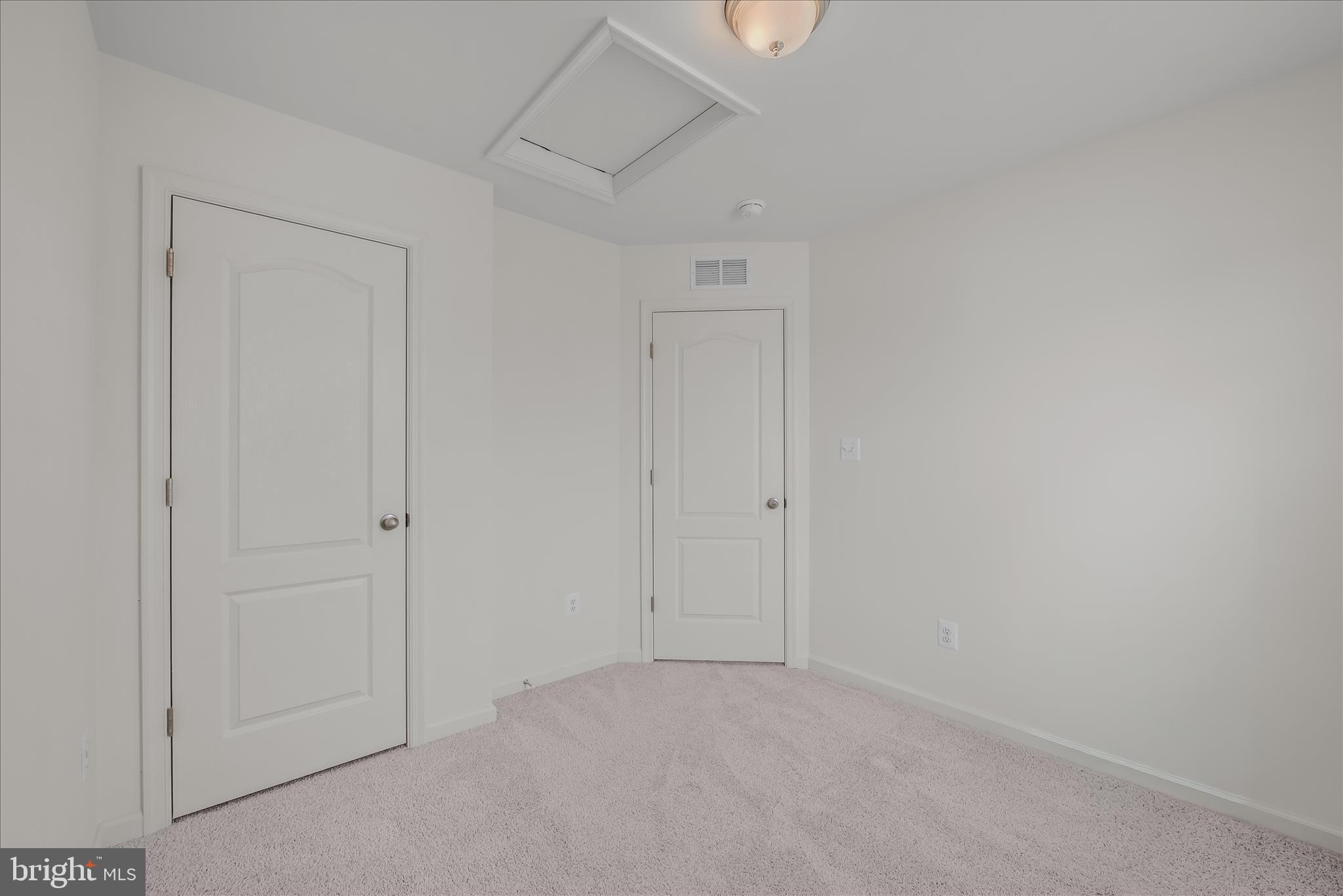 OVERLOOK AT RIVERSIDE TOWNHOMES - Residential