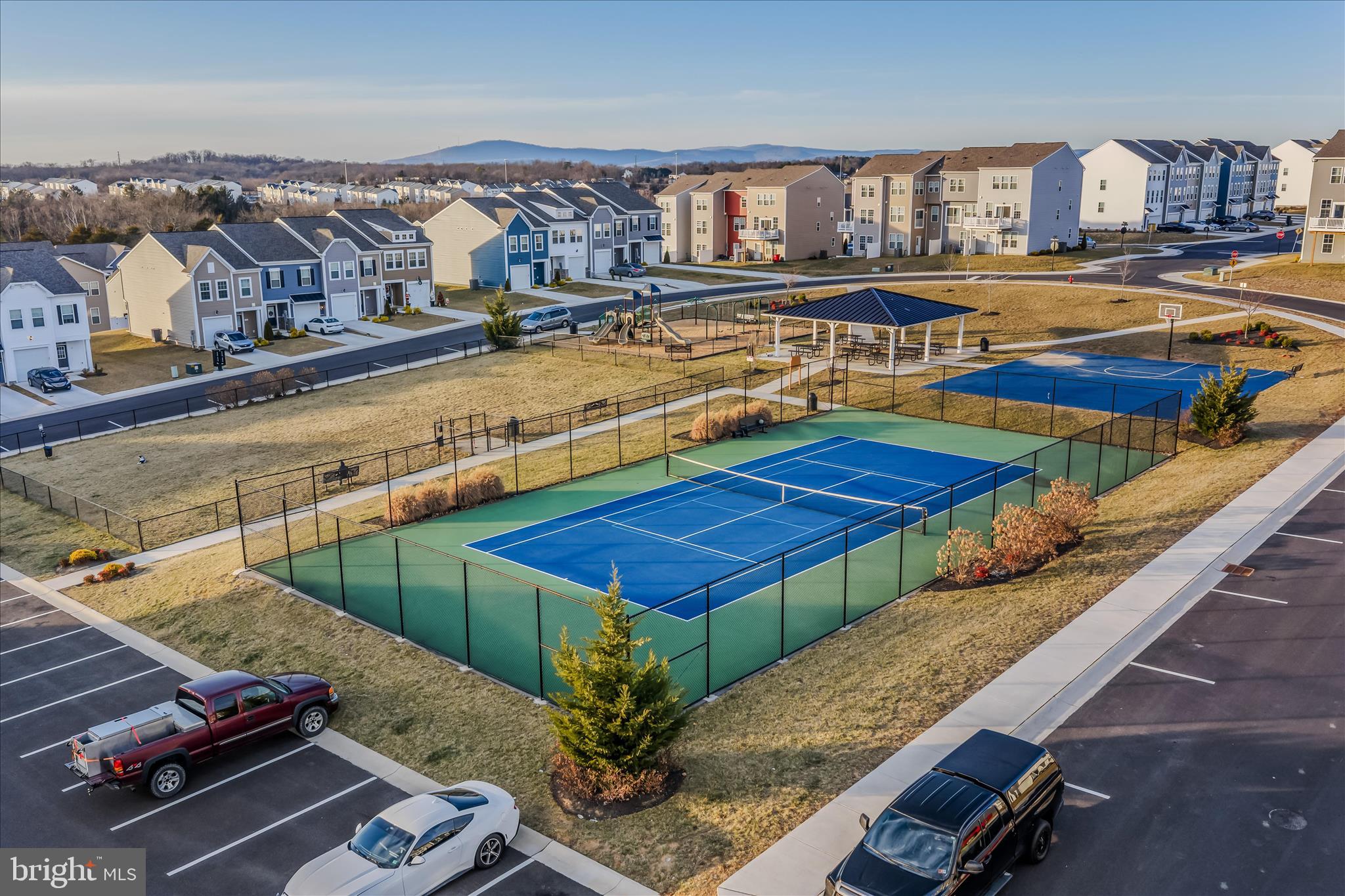 OVERLOOK AT RIVERSIDE TOWNHOMES - Residential