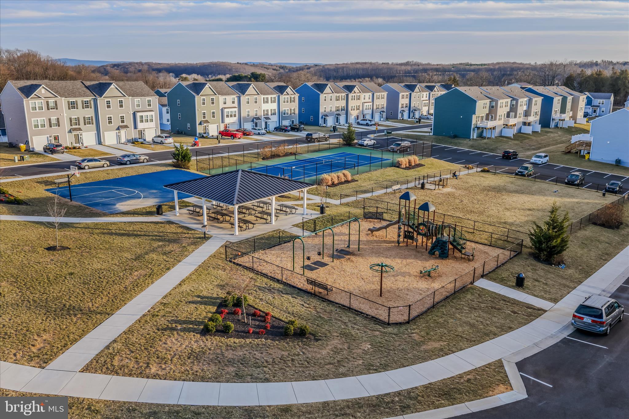 OVERLOOK AT RIVERSIDE TOWNHOMES - Residential