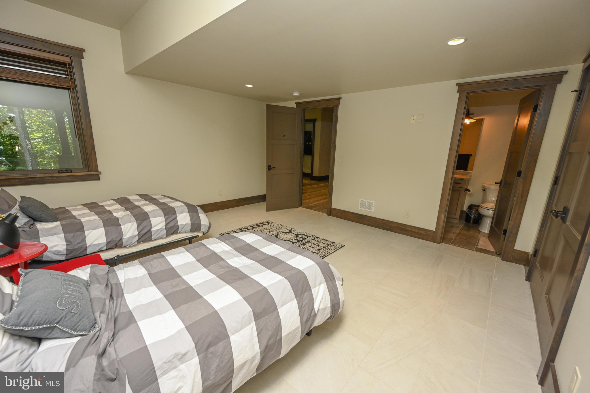 THOUSAND ACRES - Residential