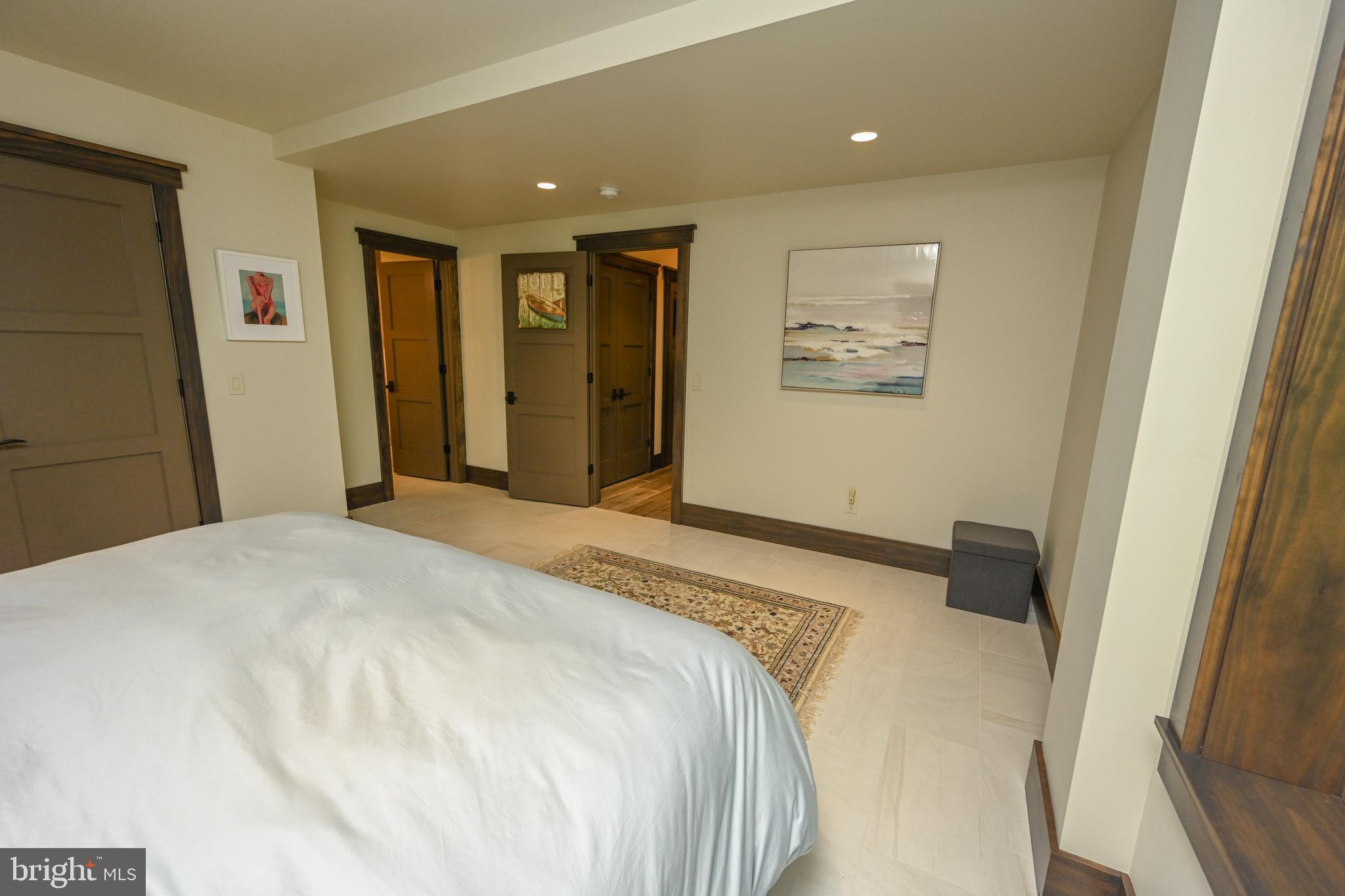 THOUSAND ACRES - Residential