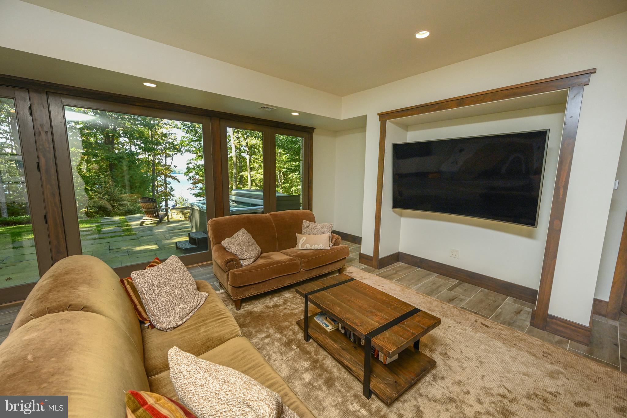 THOUSAND ACRES - Residential