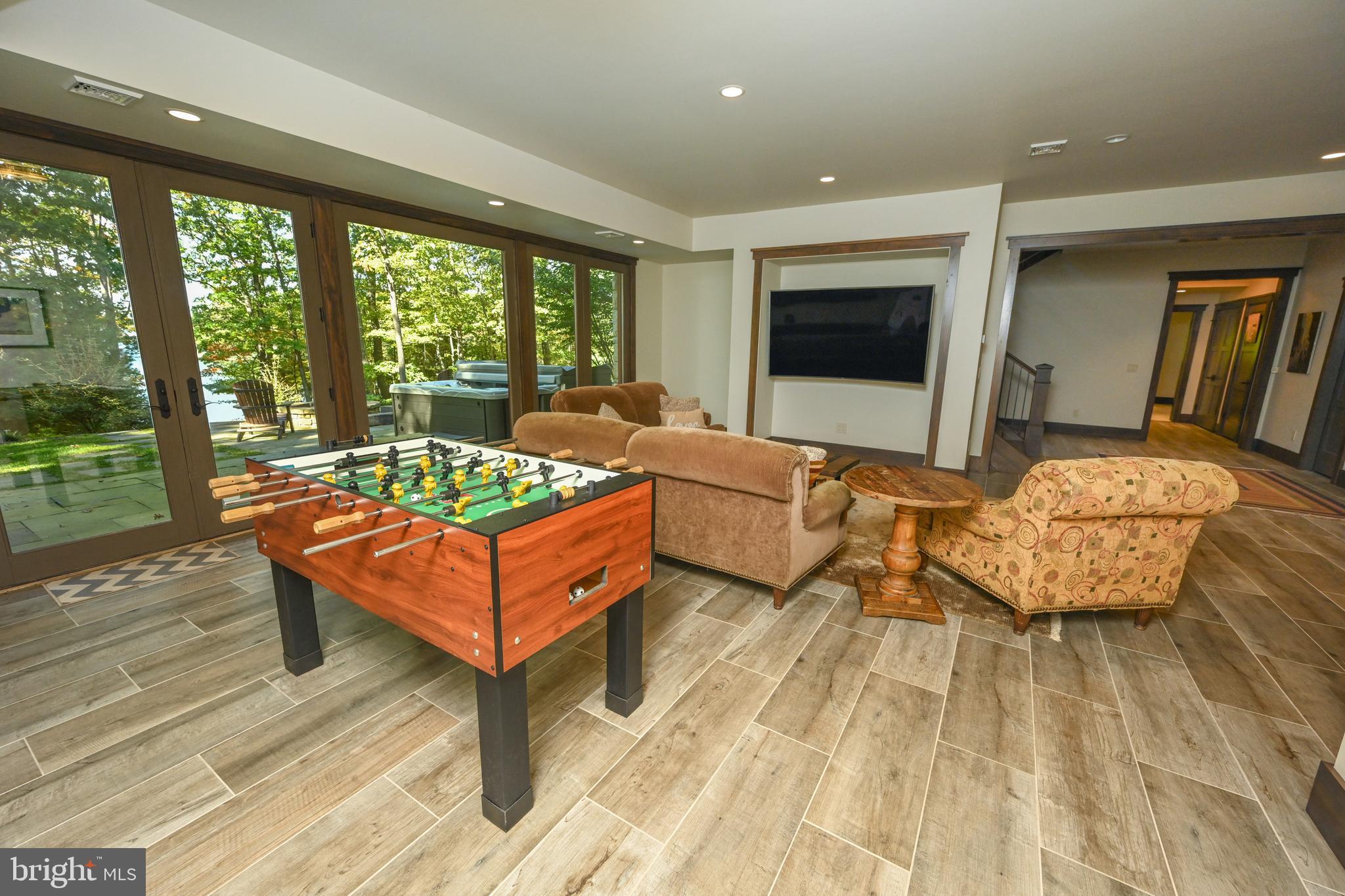 THOUSAND ACRES - Residential