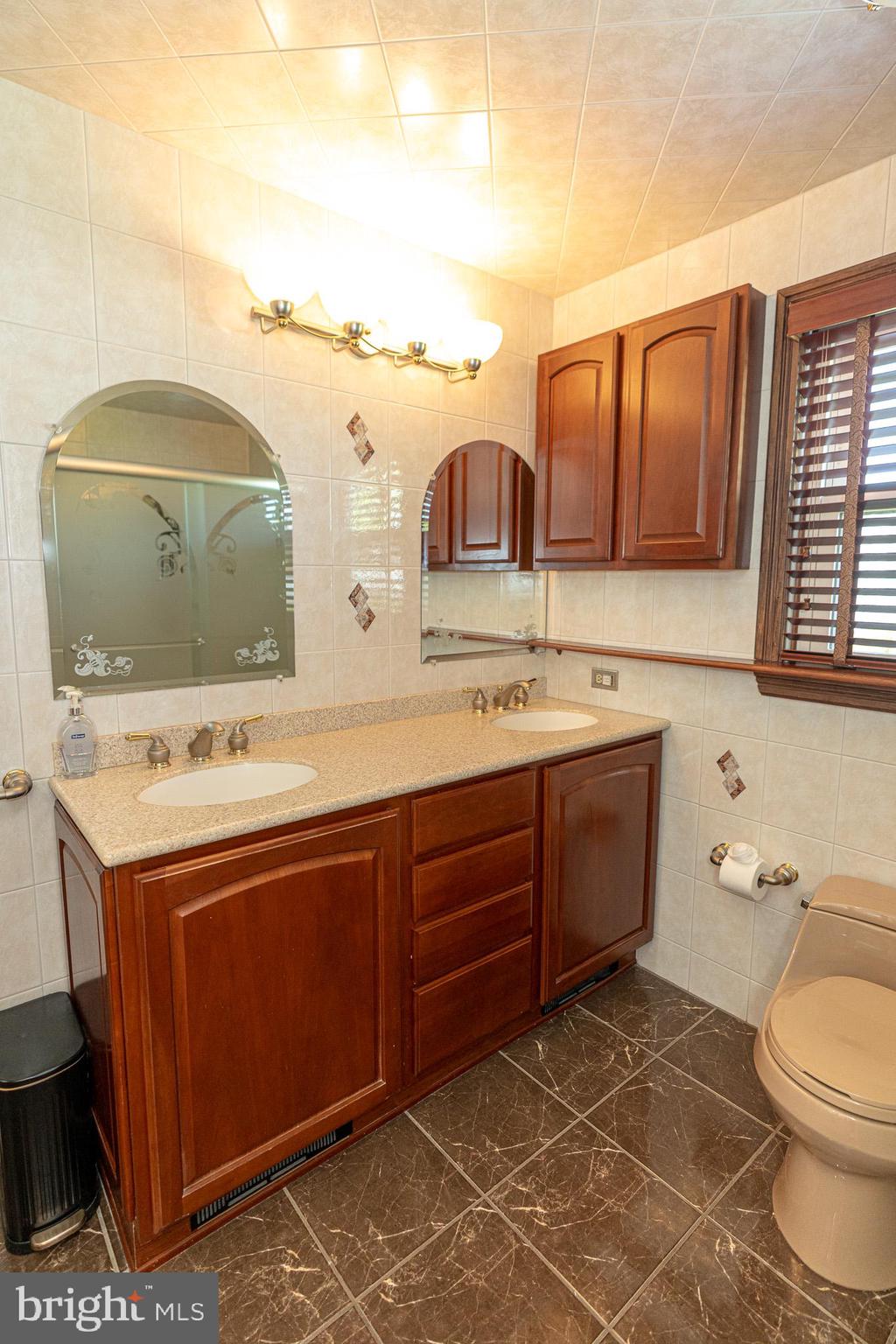 LODGE FOREST MANOR - Residential