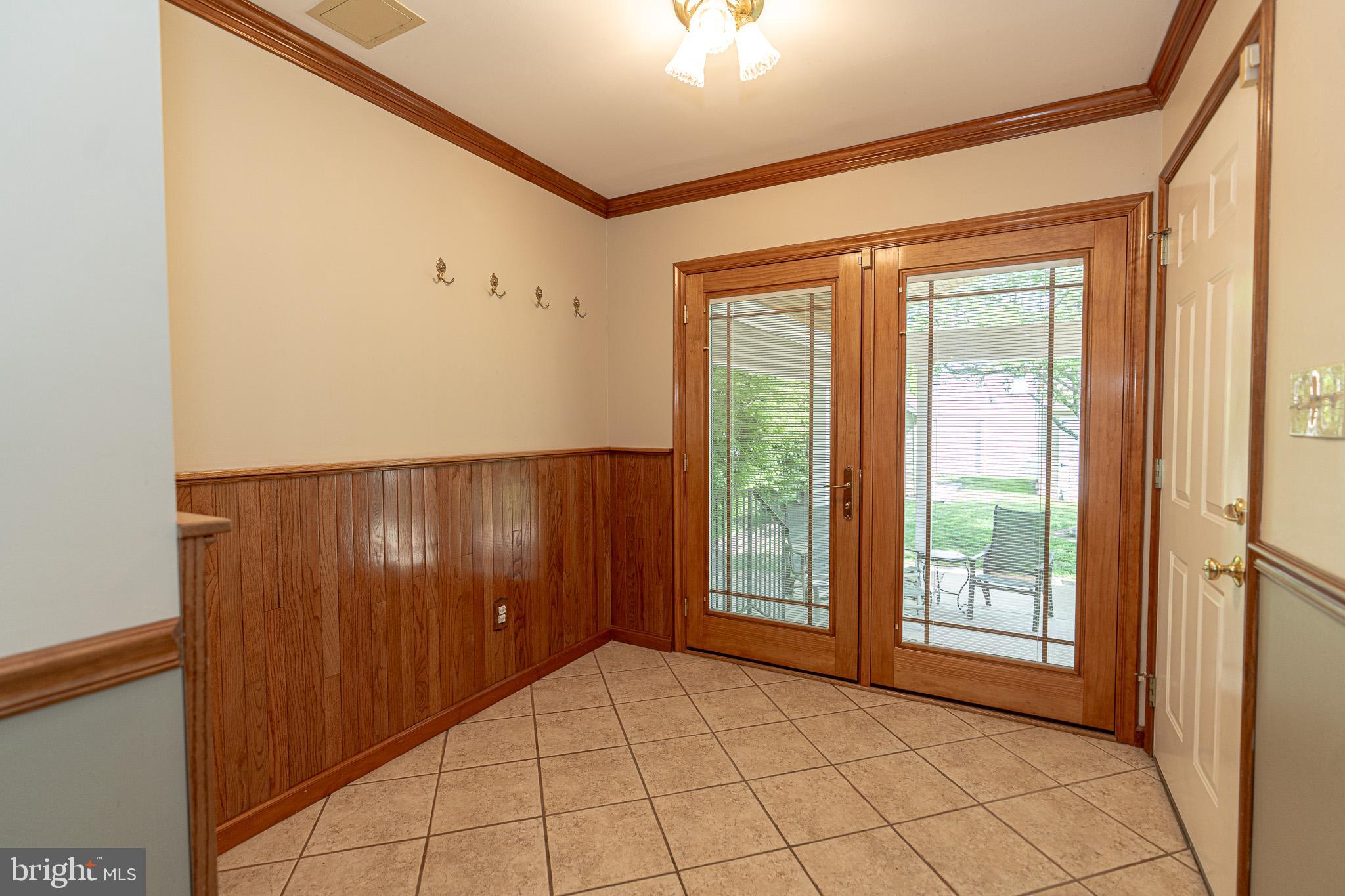 LODGE FOREST MANOR - Residential