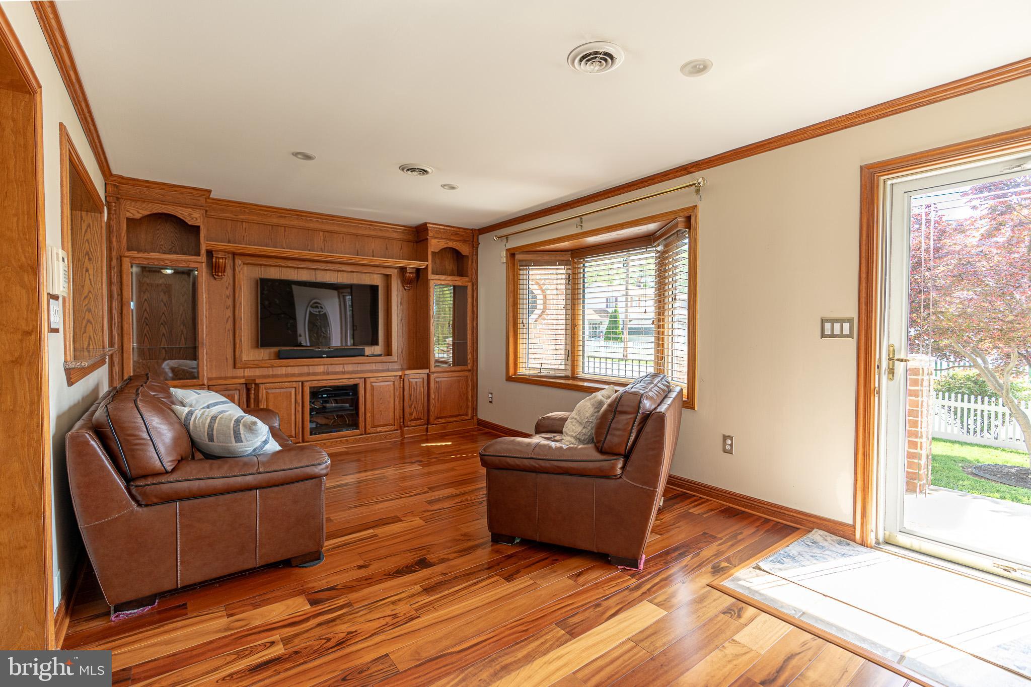 LODGE FOREST MANOR - Residential